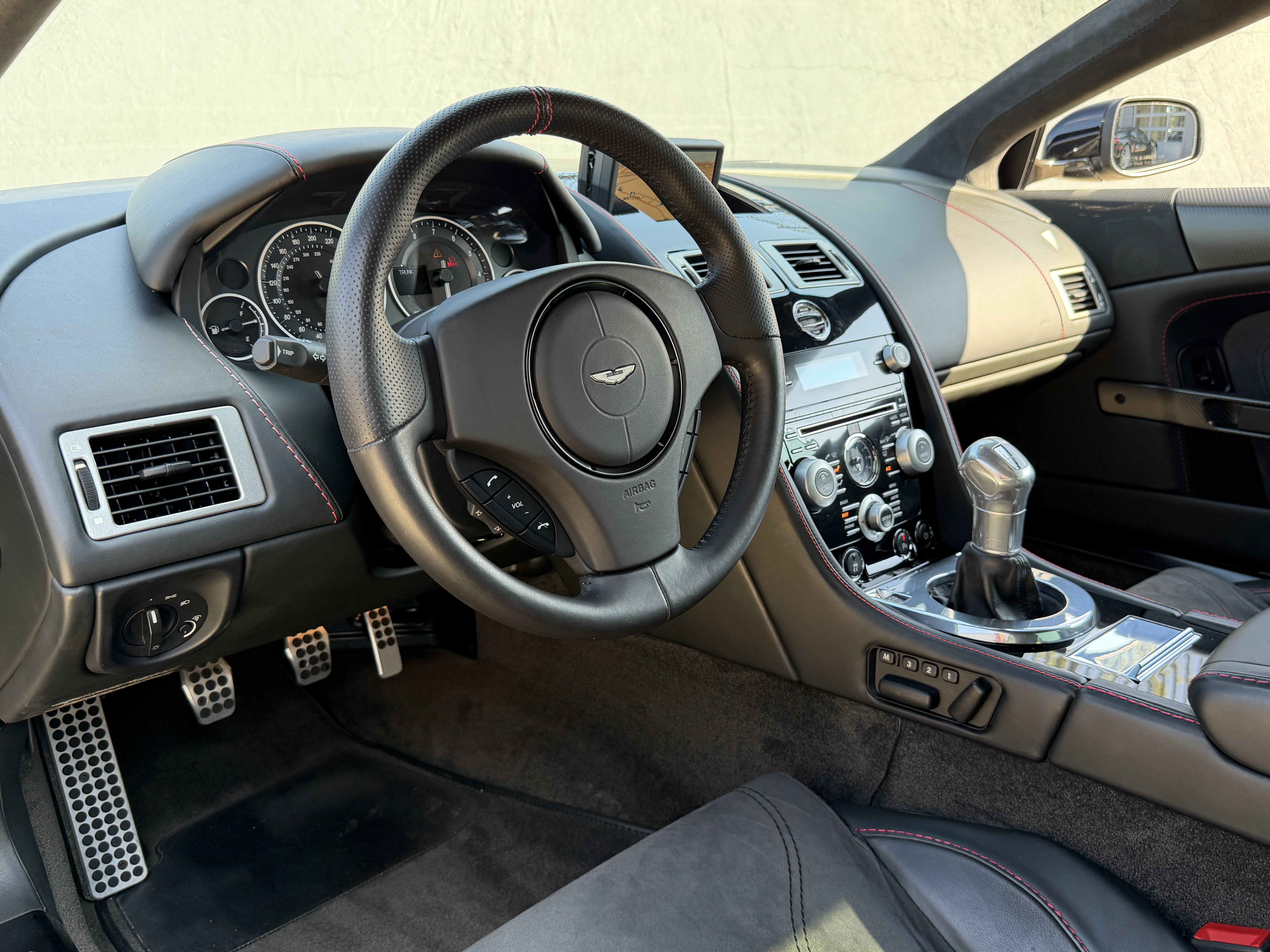 Used 2009 Storm Black Aston Martin  image 3