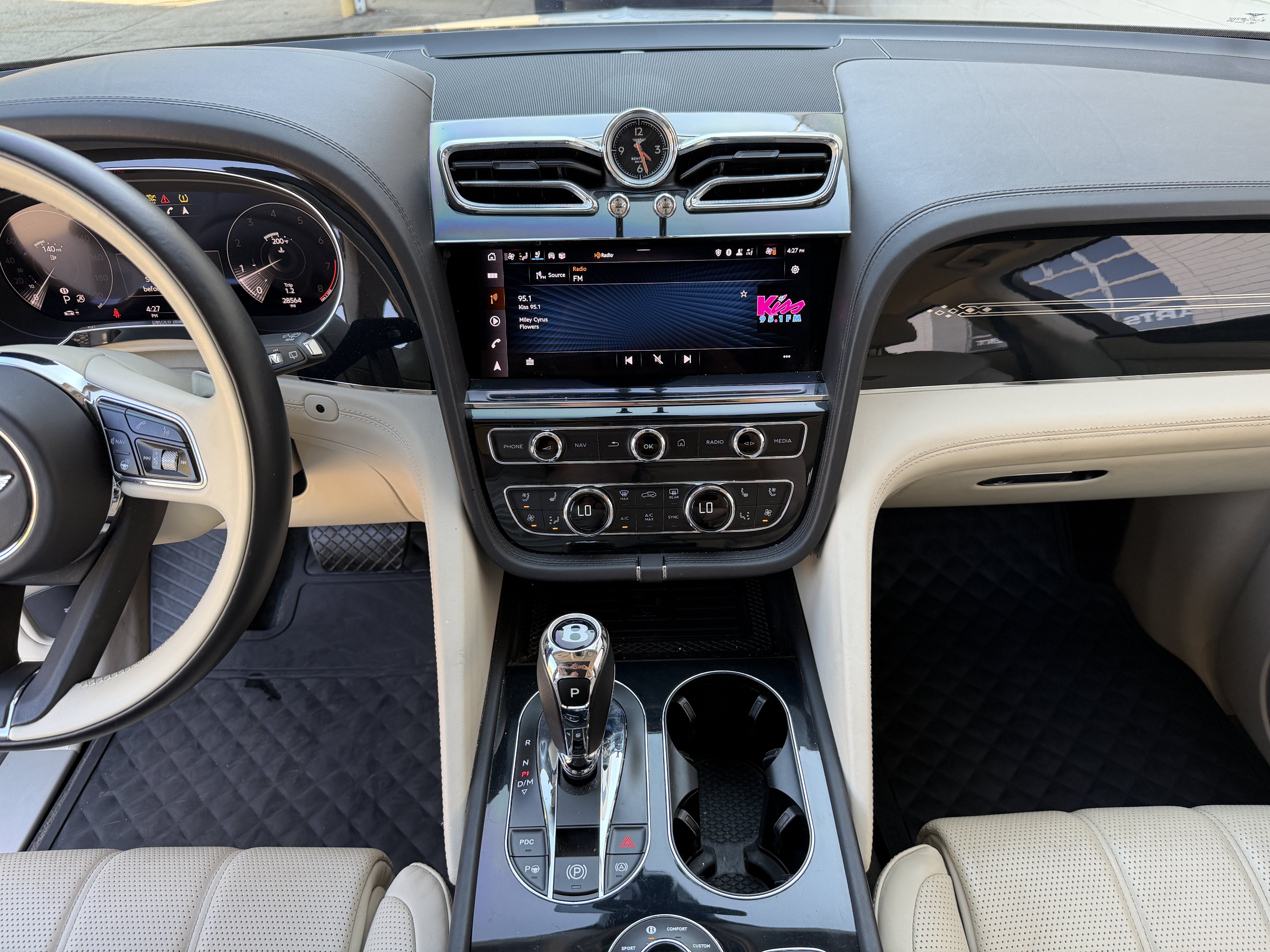 Used 2023 Glacier White Bentley  image 4