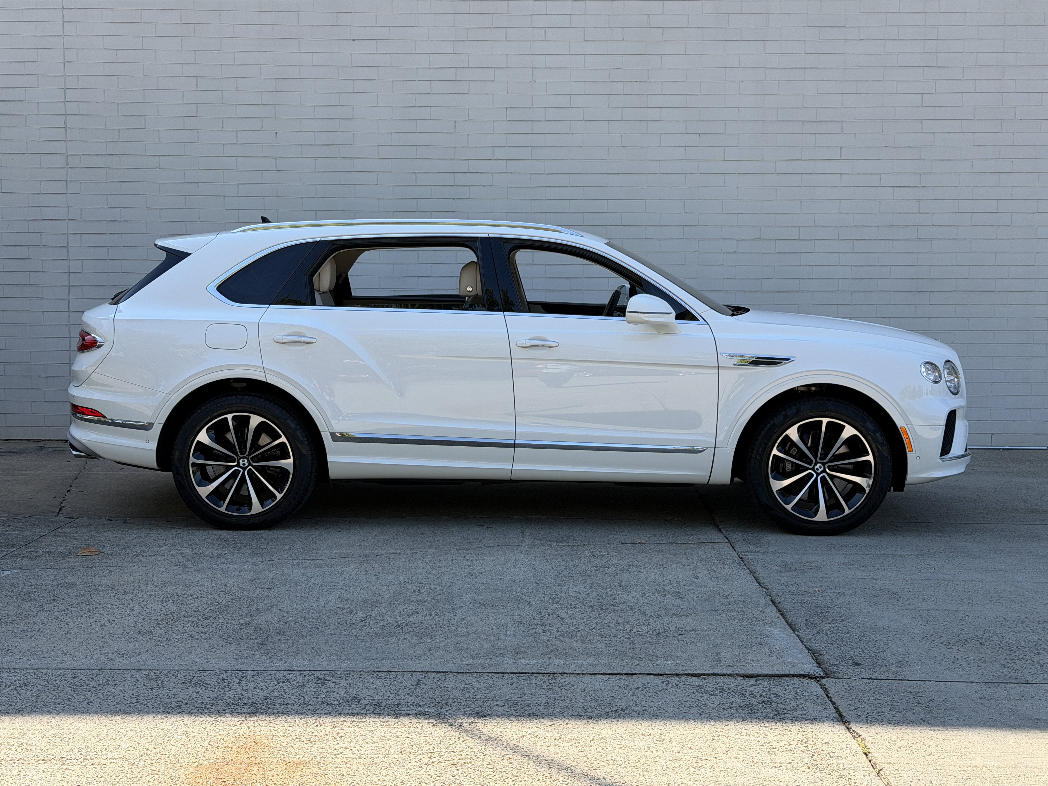 Used 2023 Glacier White Bentley  image 5