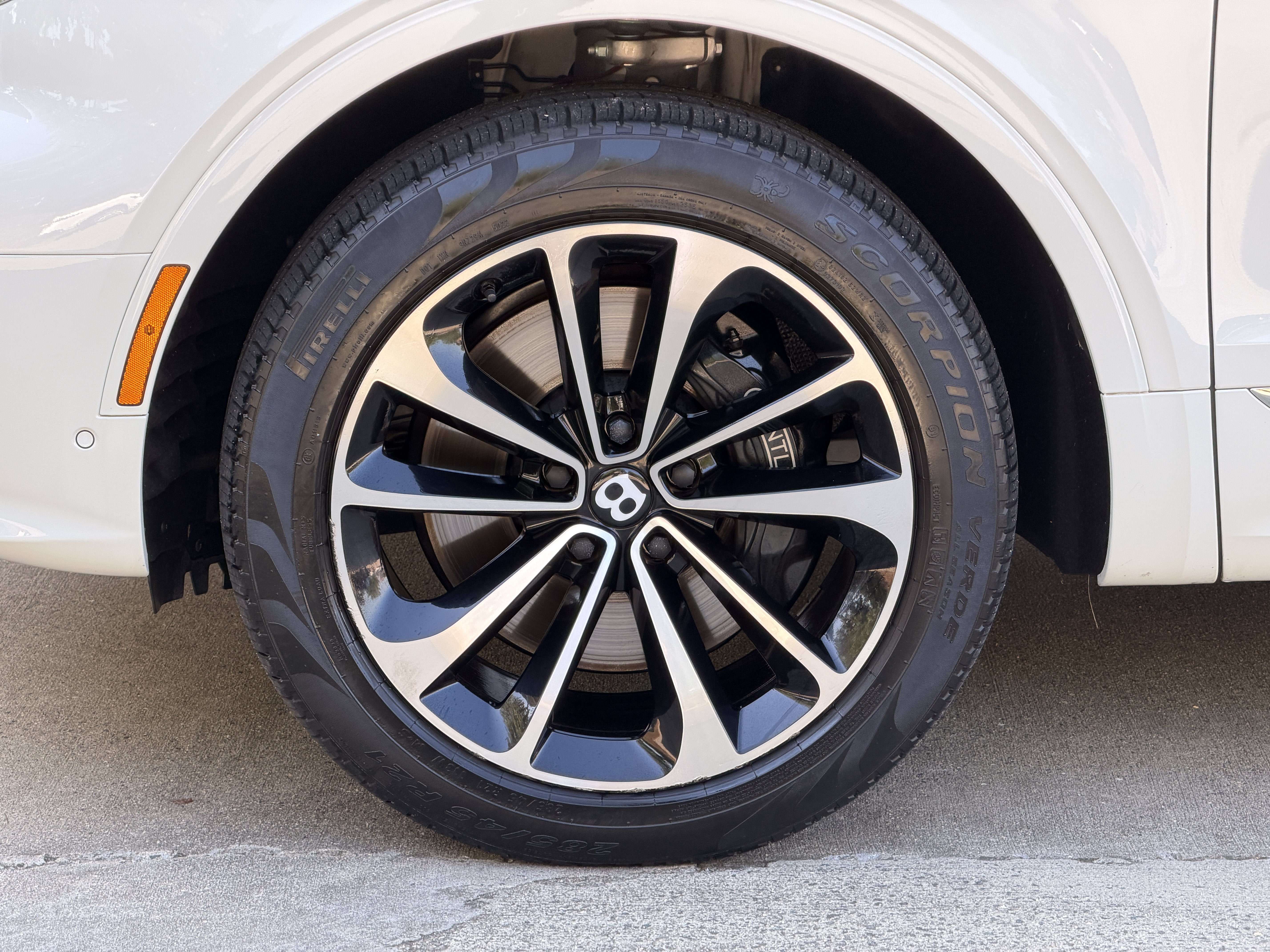 Used 2023 Glacier White Bentley  image 6