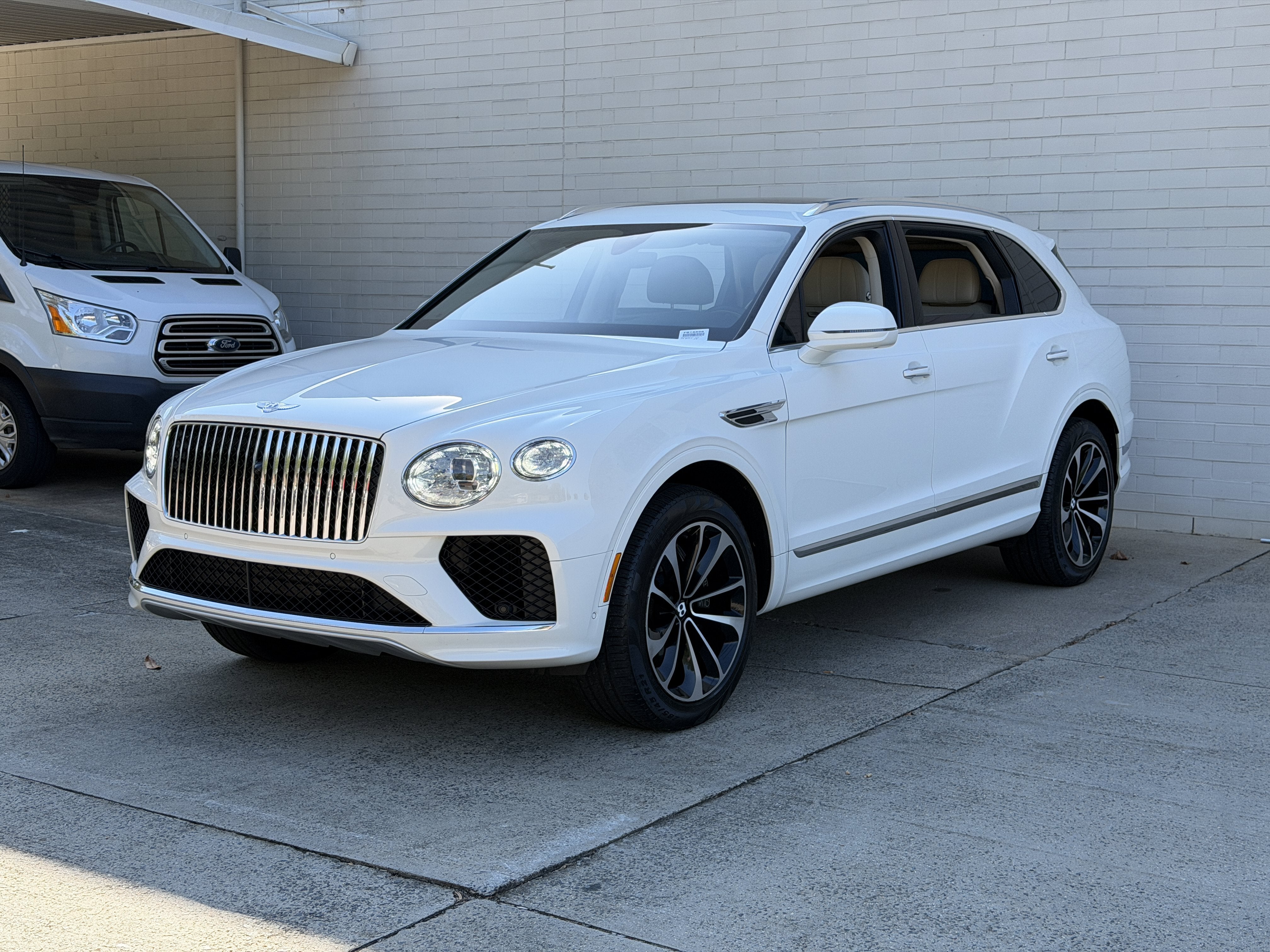 Used 2023 Glacier White Bentley  image 10