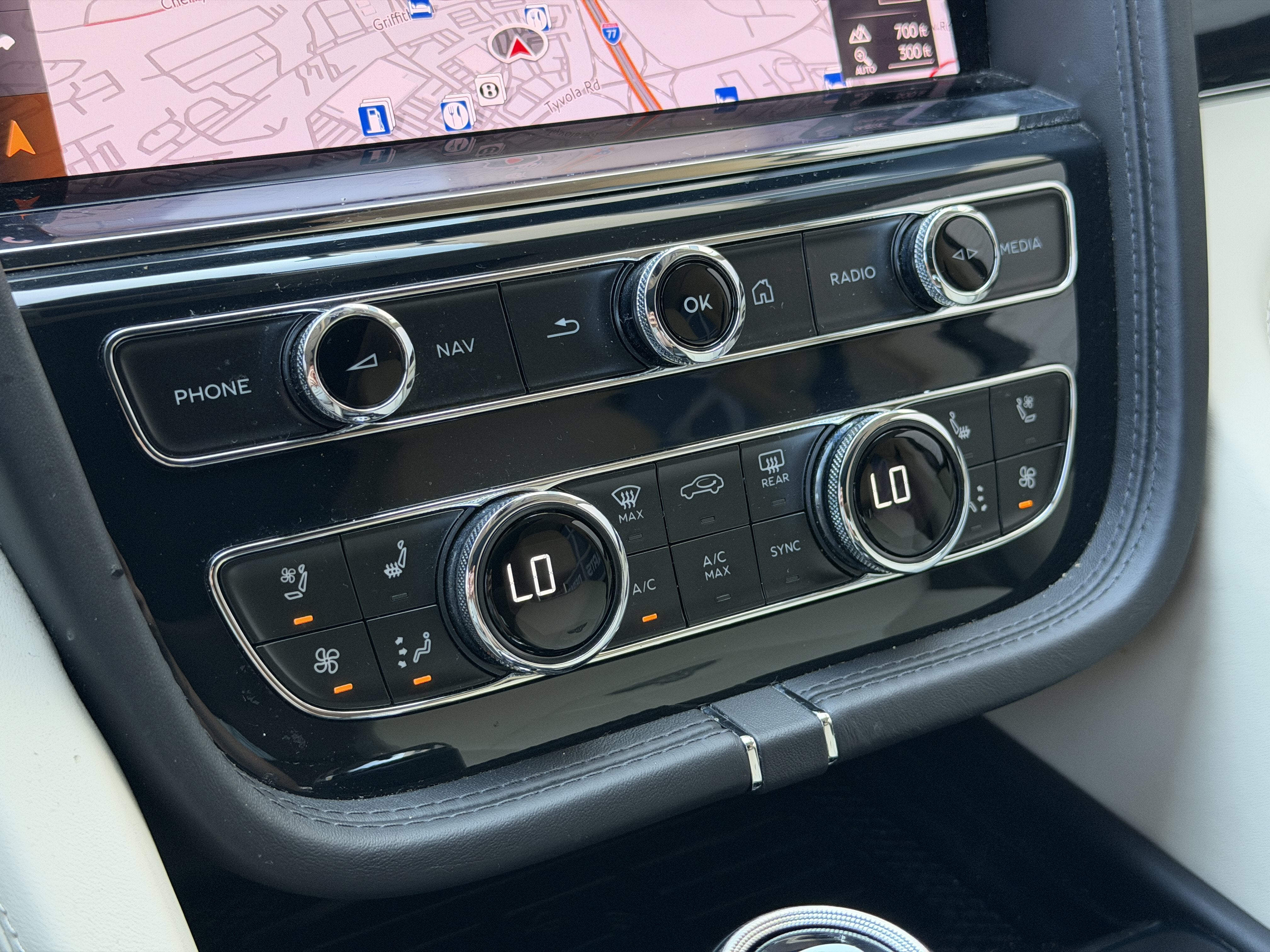 Used 2023 Glacier White Bentley  image 24