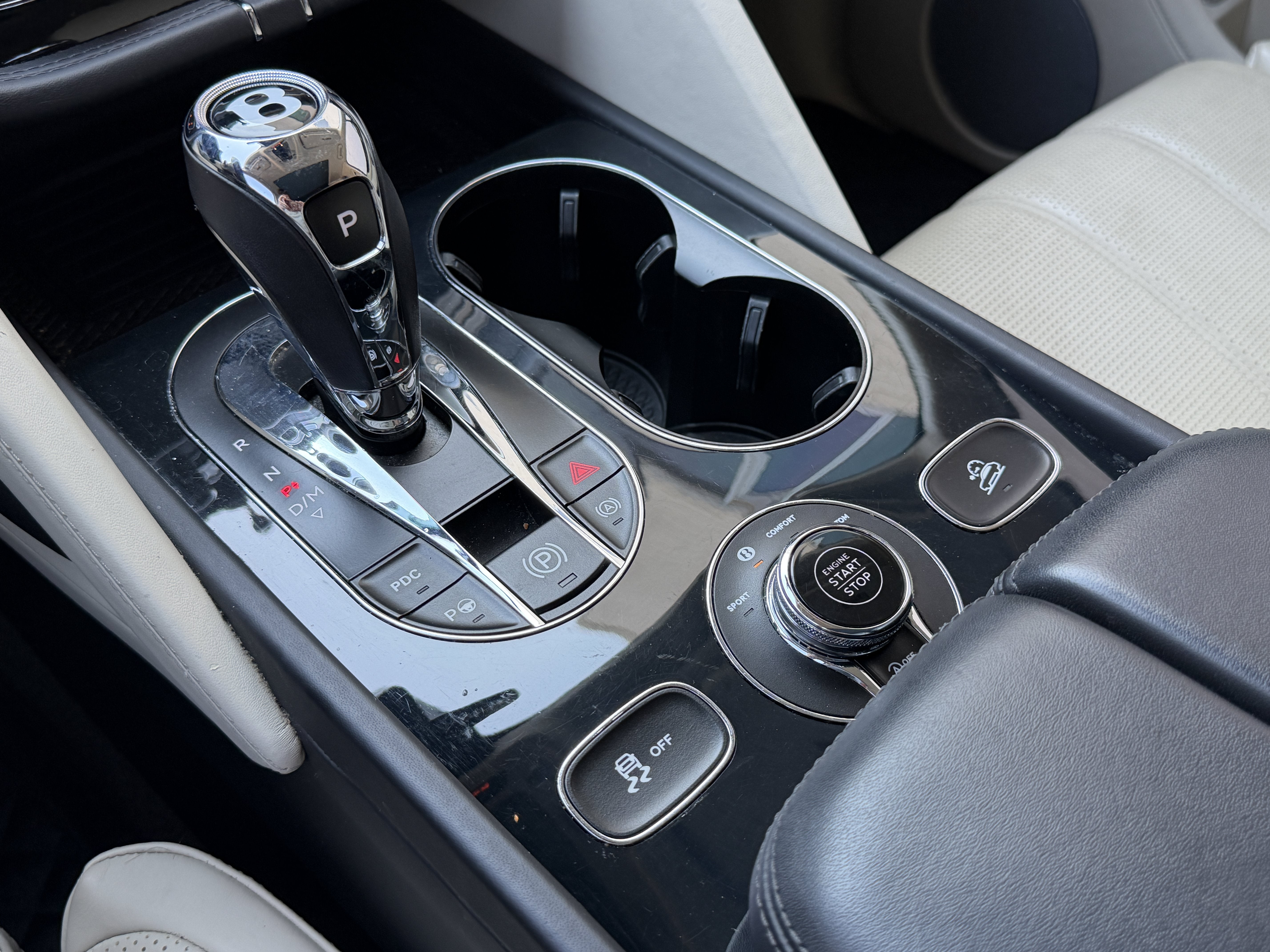 Used 2023 Glacier White Bentley  image 26