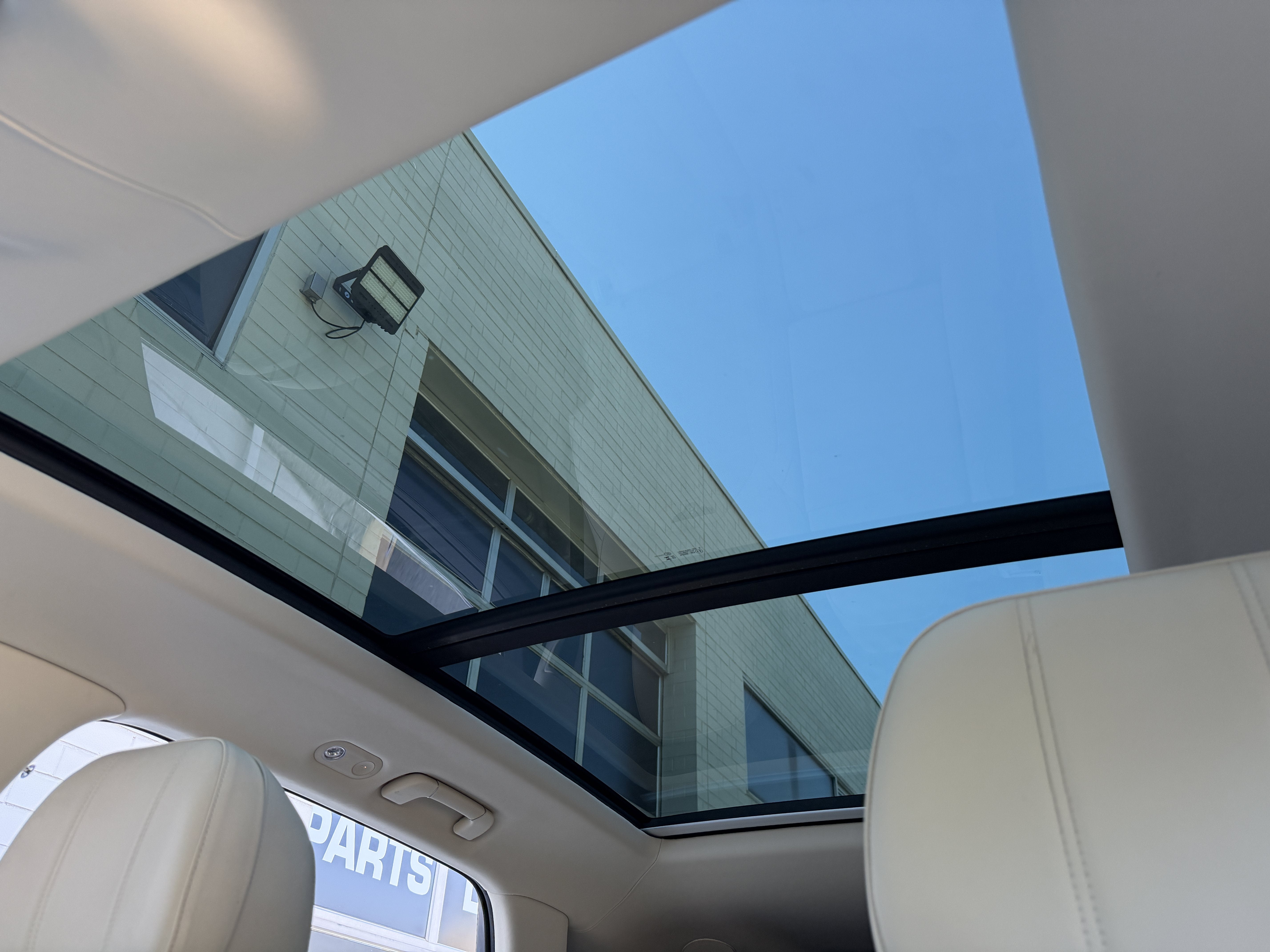 Used 2023 Glacier White Bentley  image 30