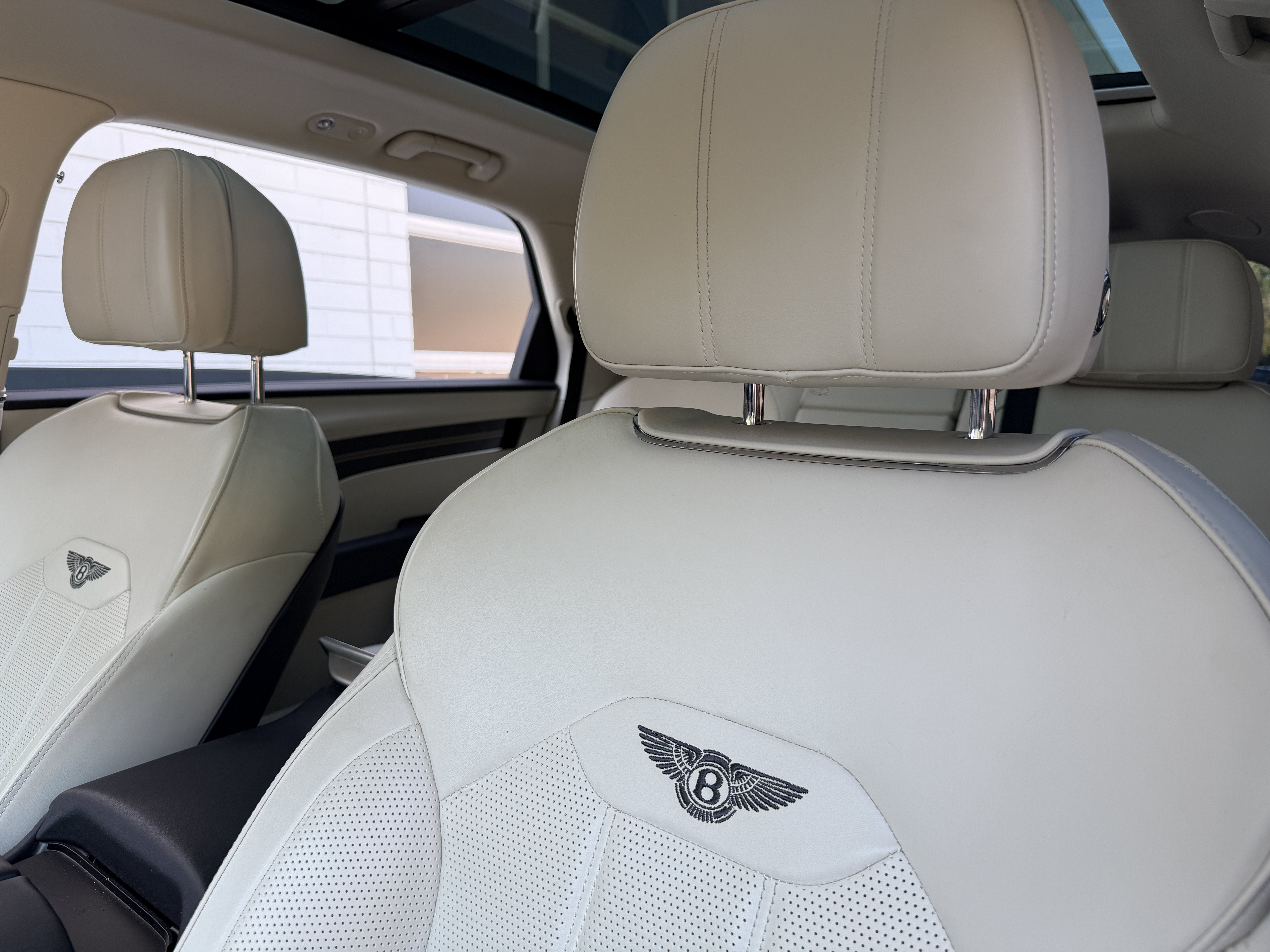 Used 2023 Glacier White Bentley  image 31