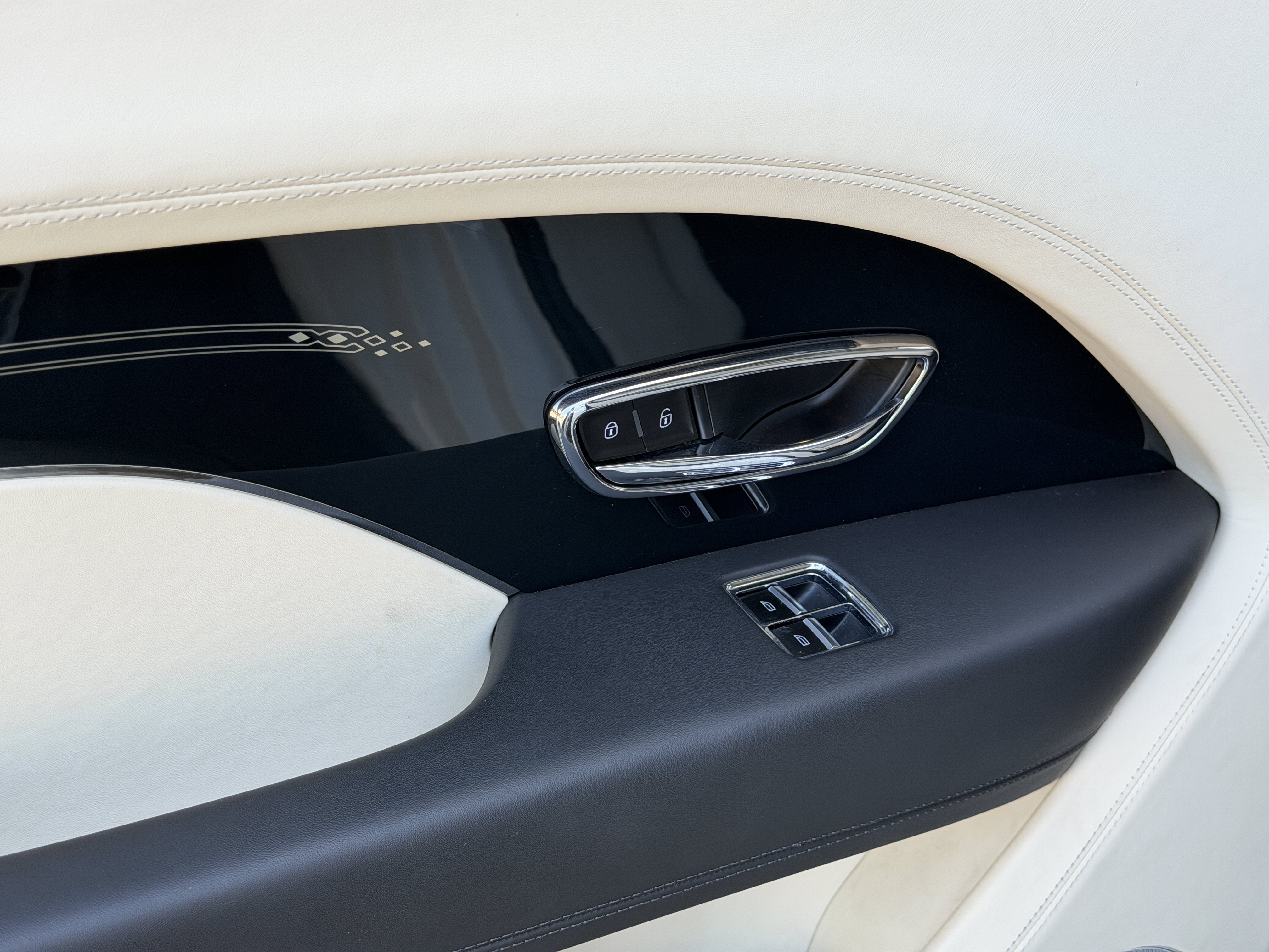 Used 2023 Glacier White Bentley  image 33