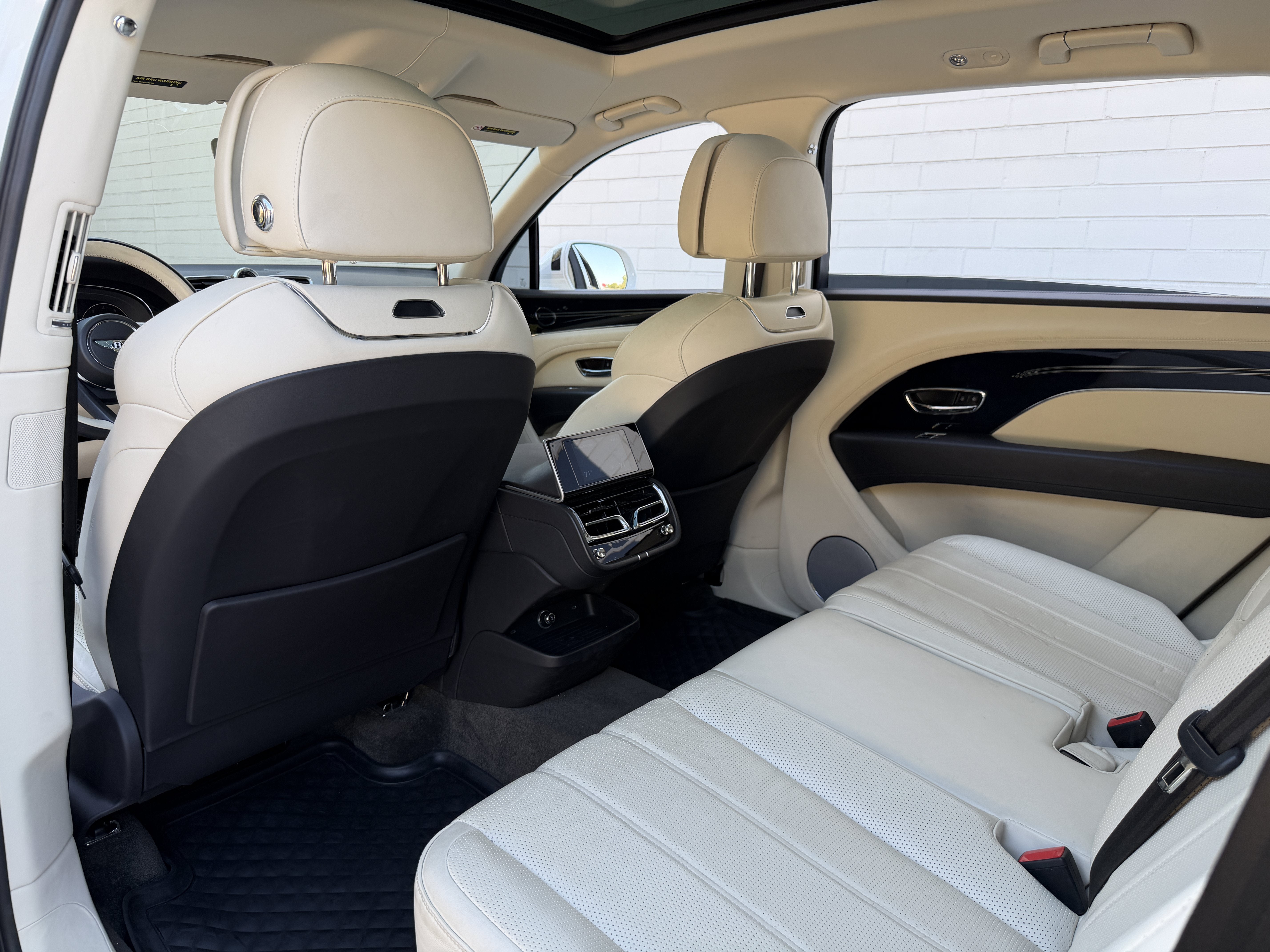 Used 2023 Glacier White Bentley  image 35