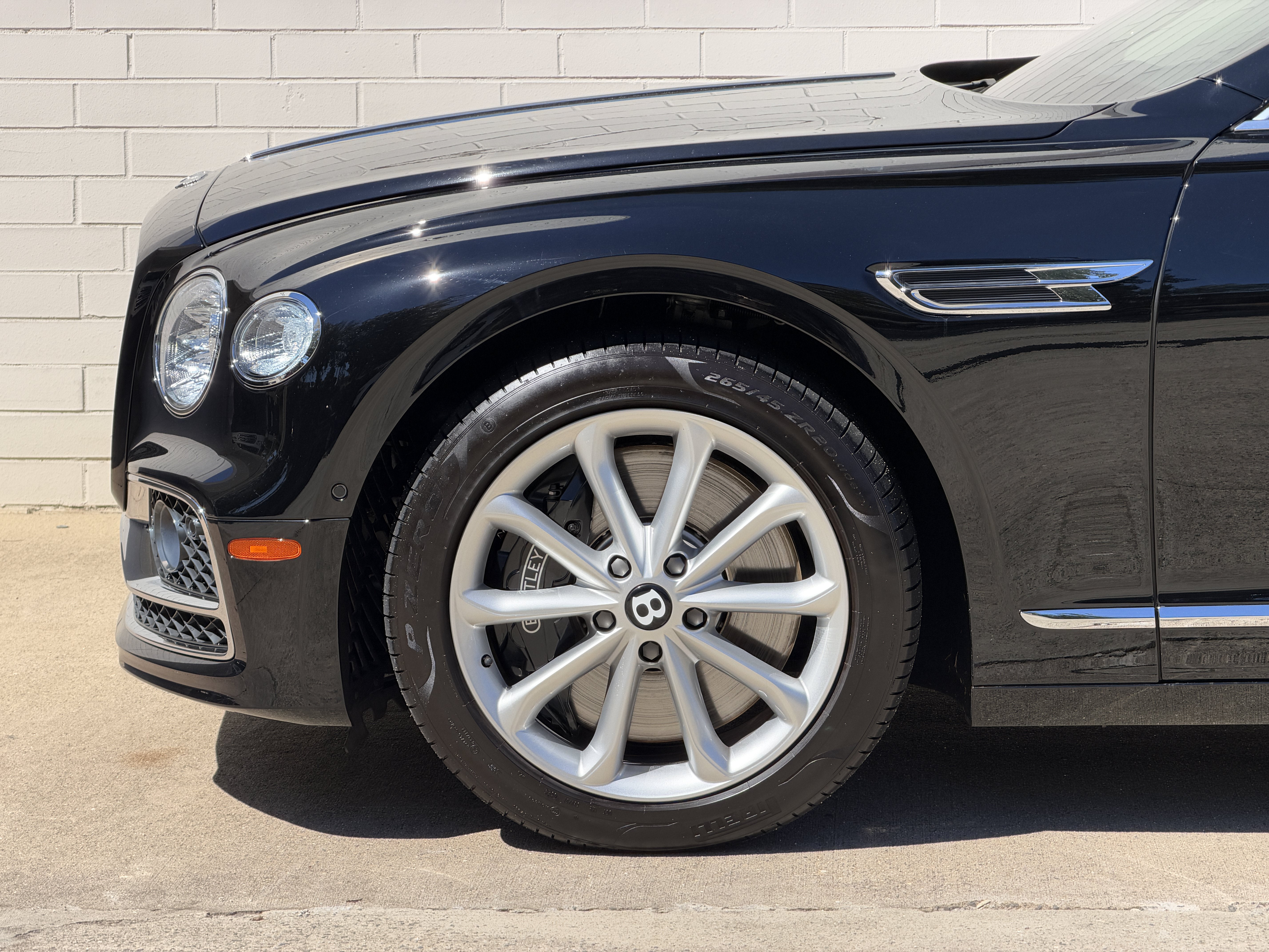 Used 2023 Beluga Bentley V8 image 13