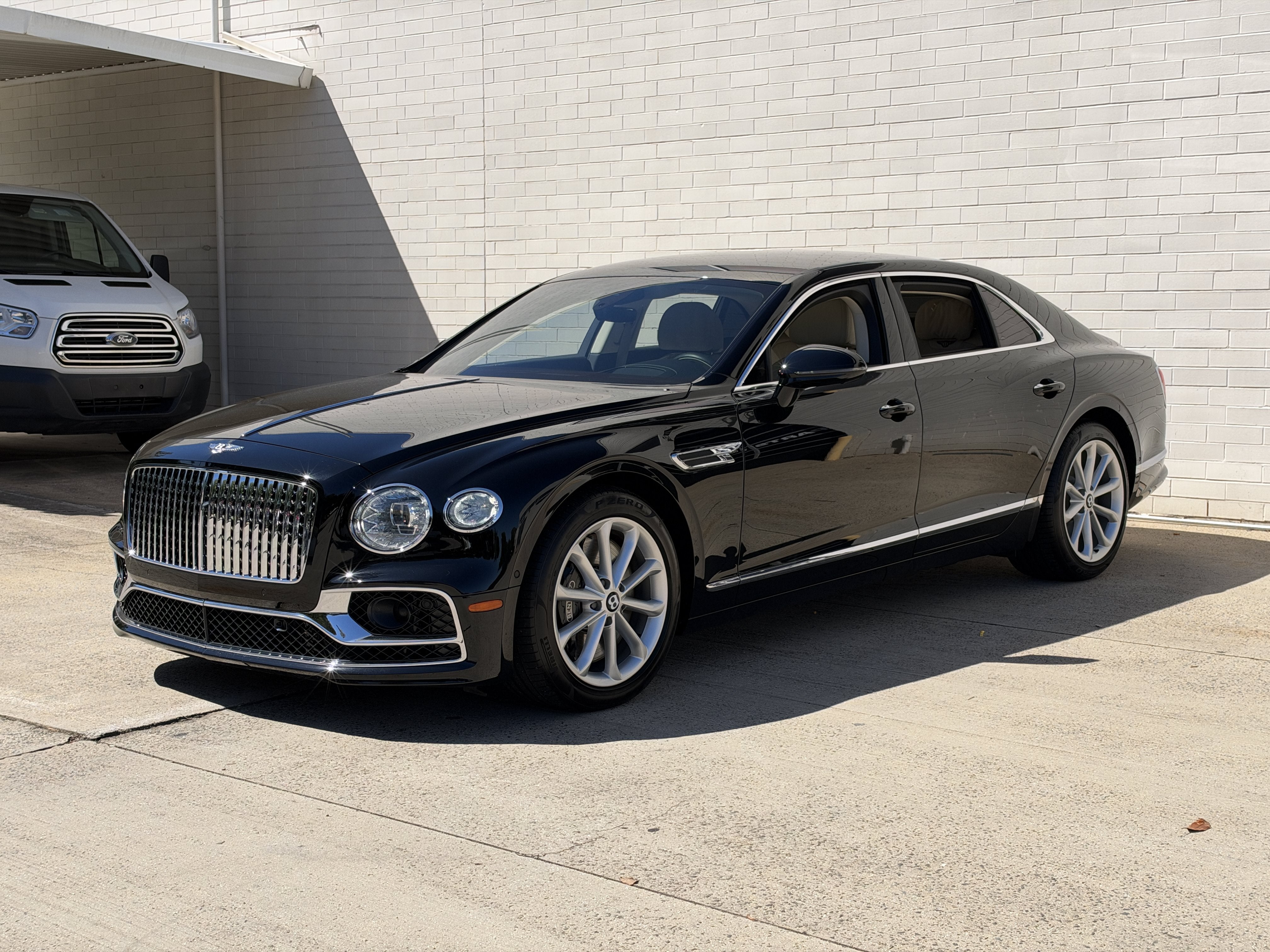 Used 2023 Beluga Bentley V8 image 10