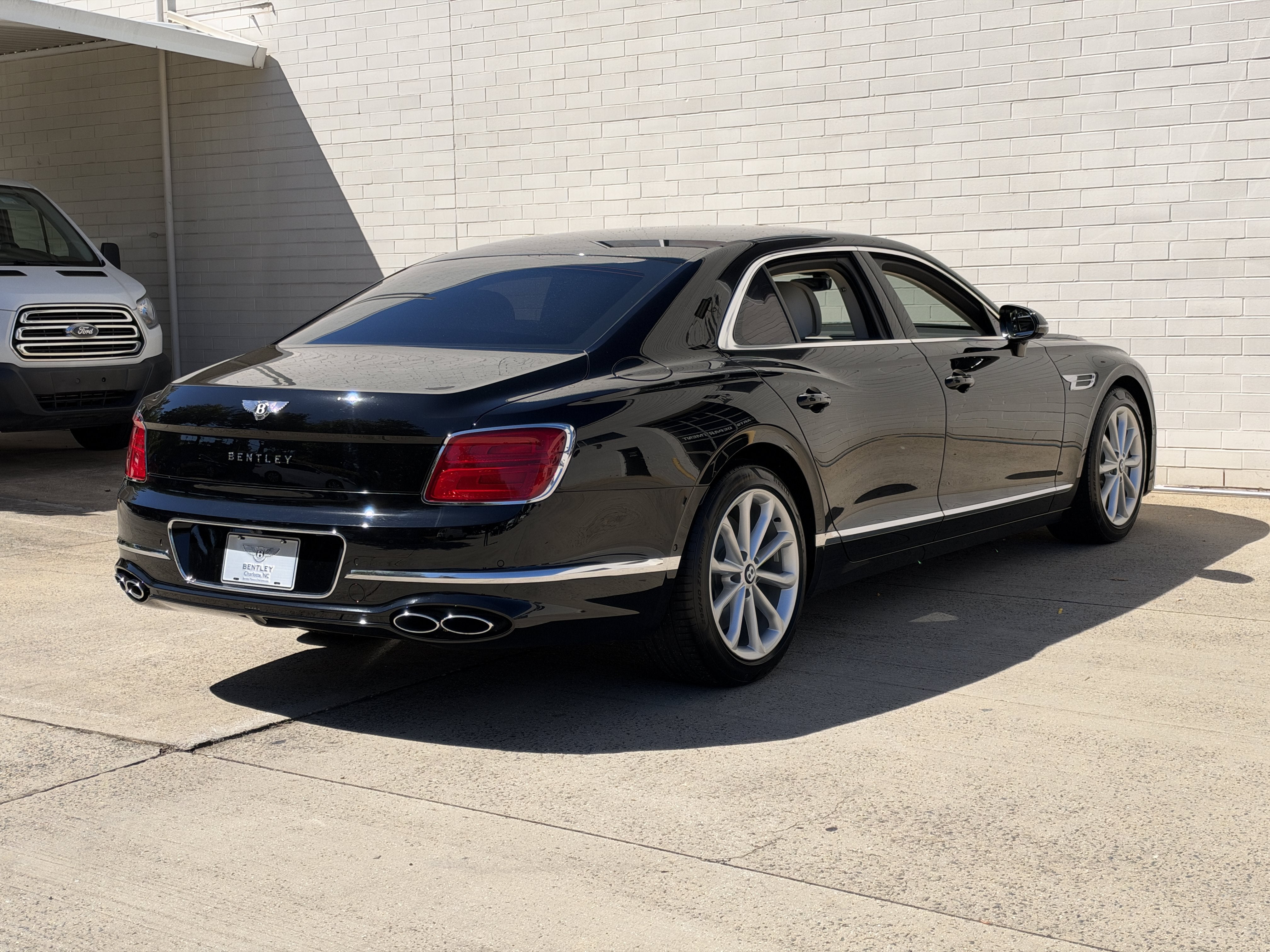 Used 2023 Beluga Bentley V8 image 7