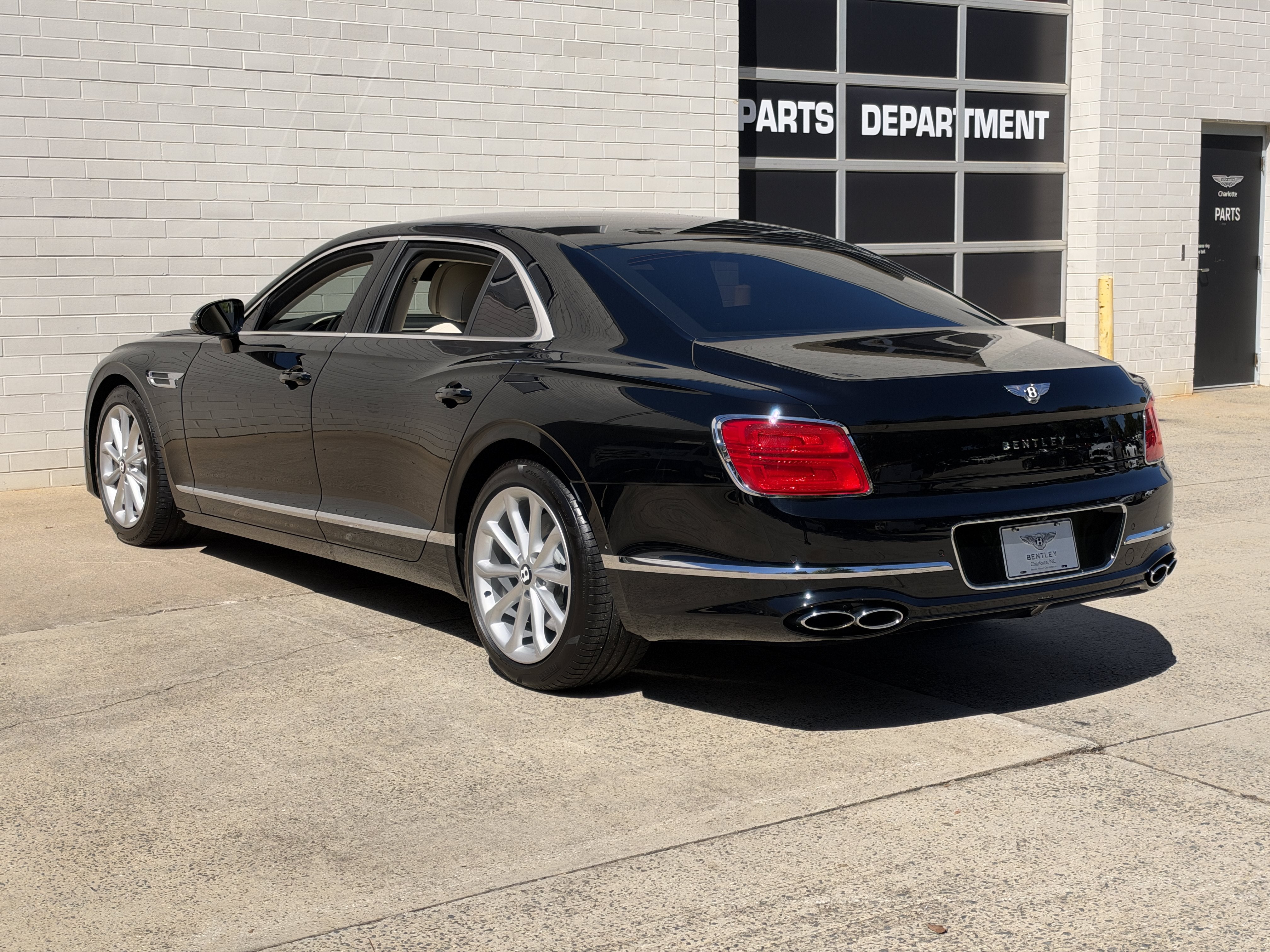 Used 2023 Beluga Bentley V8 image 3