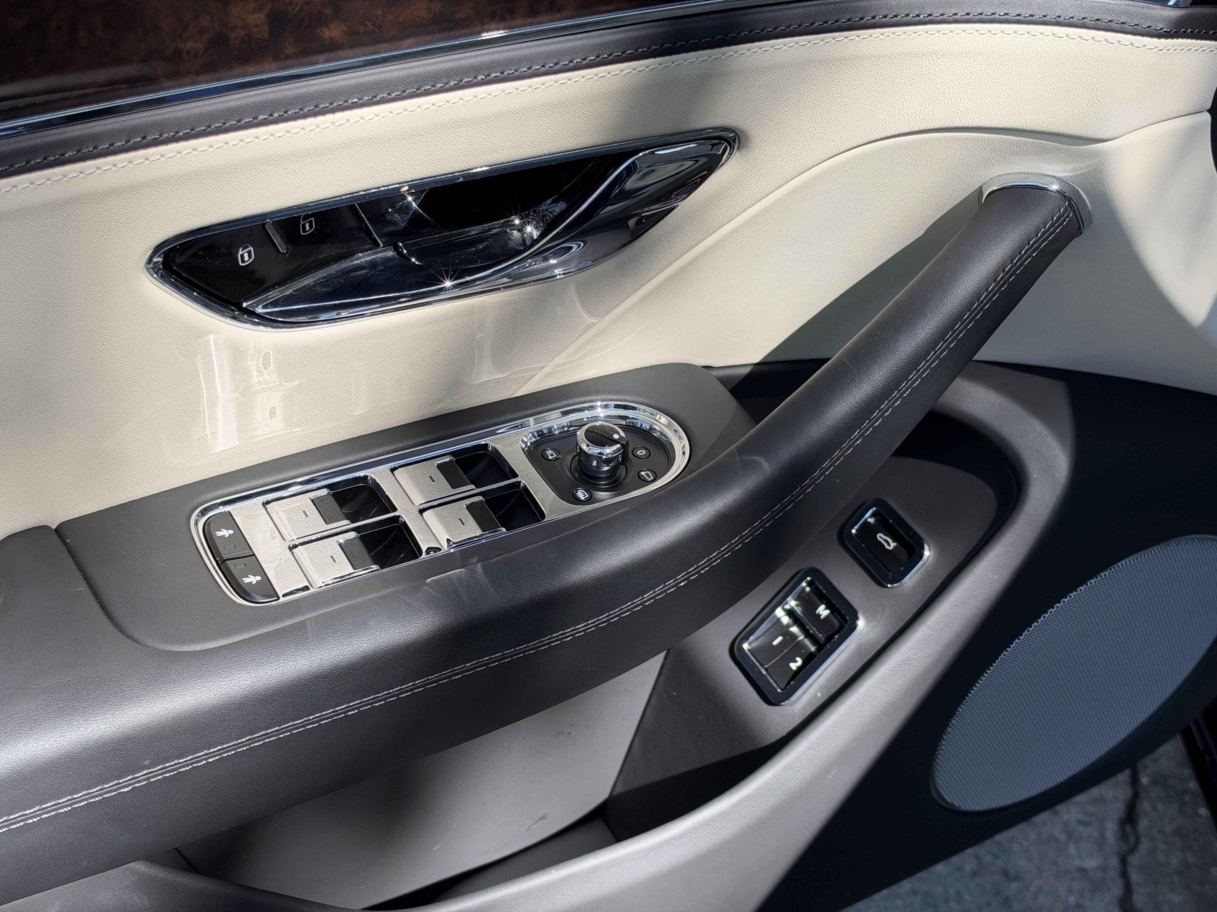 Used 2023 Beluga Bentley V8 image 14