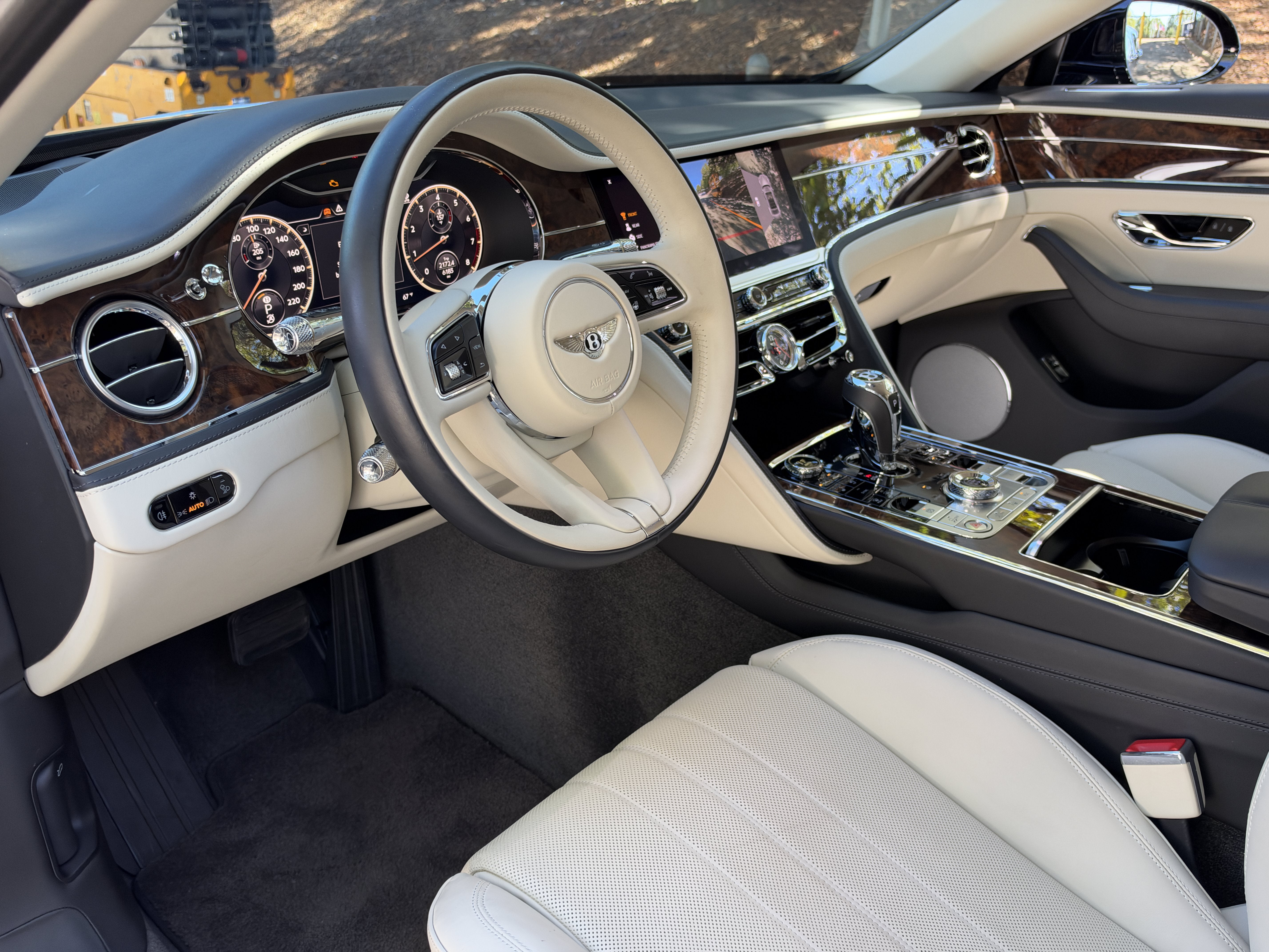 Used 2023 Beluga Bentley V8 image 15