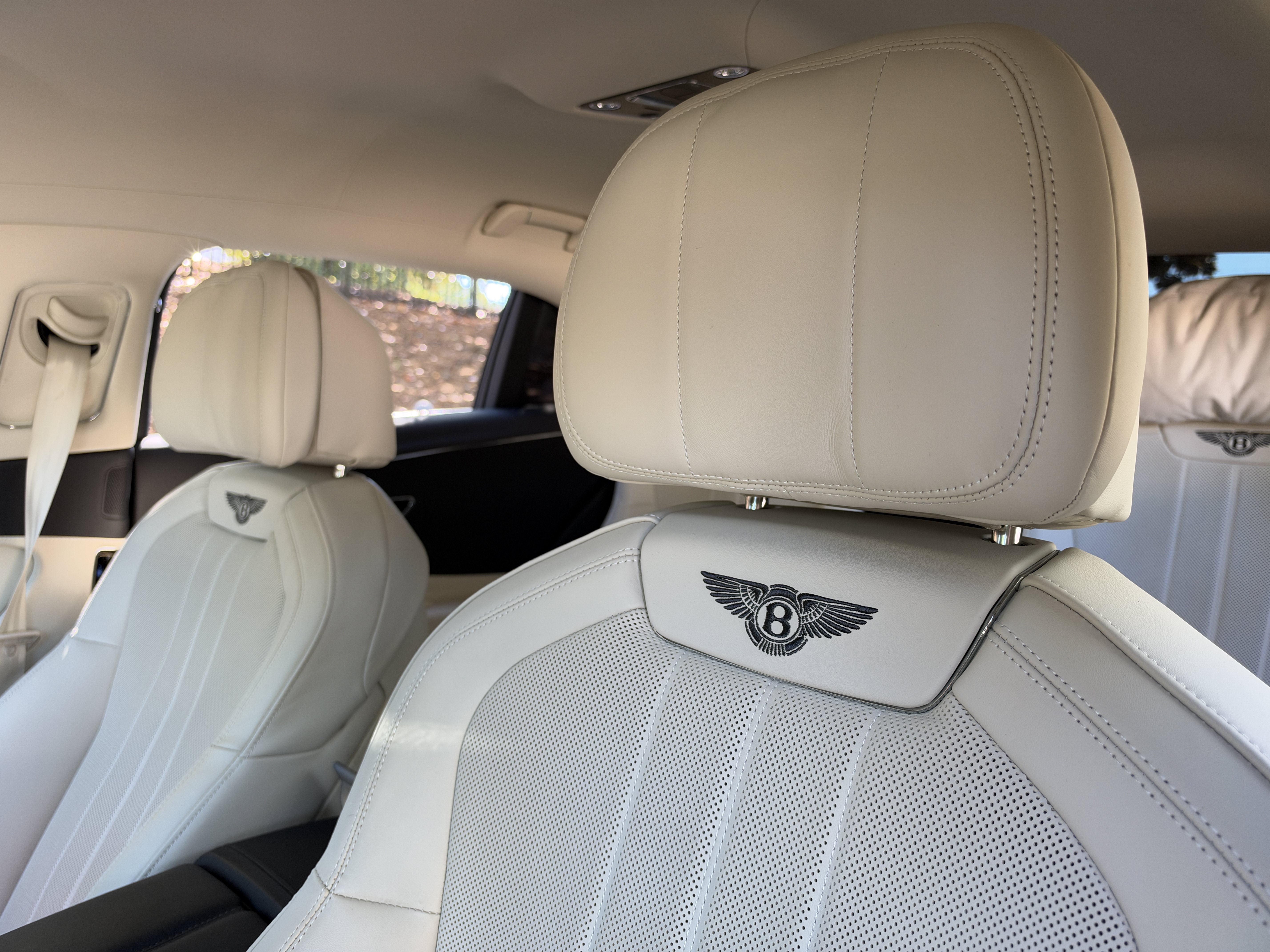 Used 2023 Beluga Bentley V8 image 31