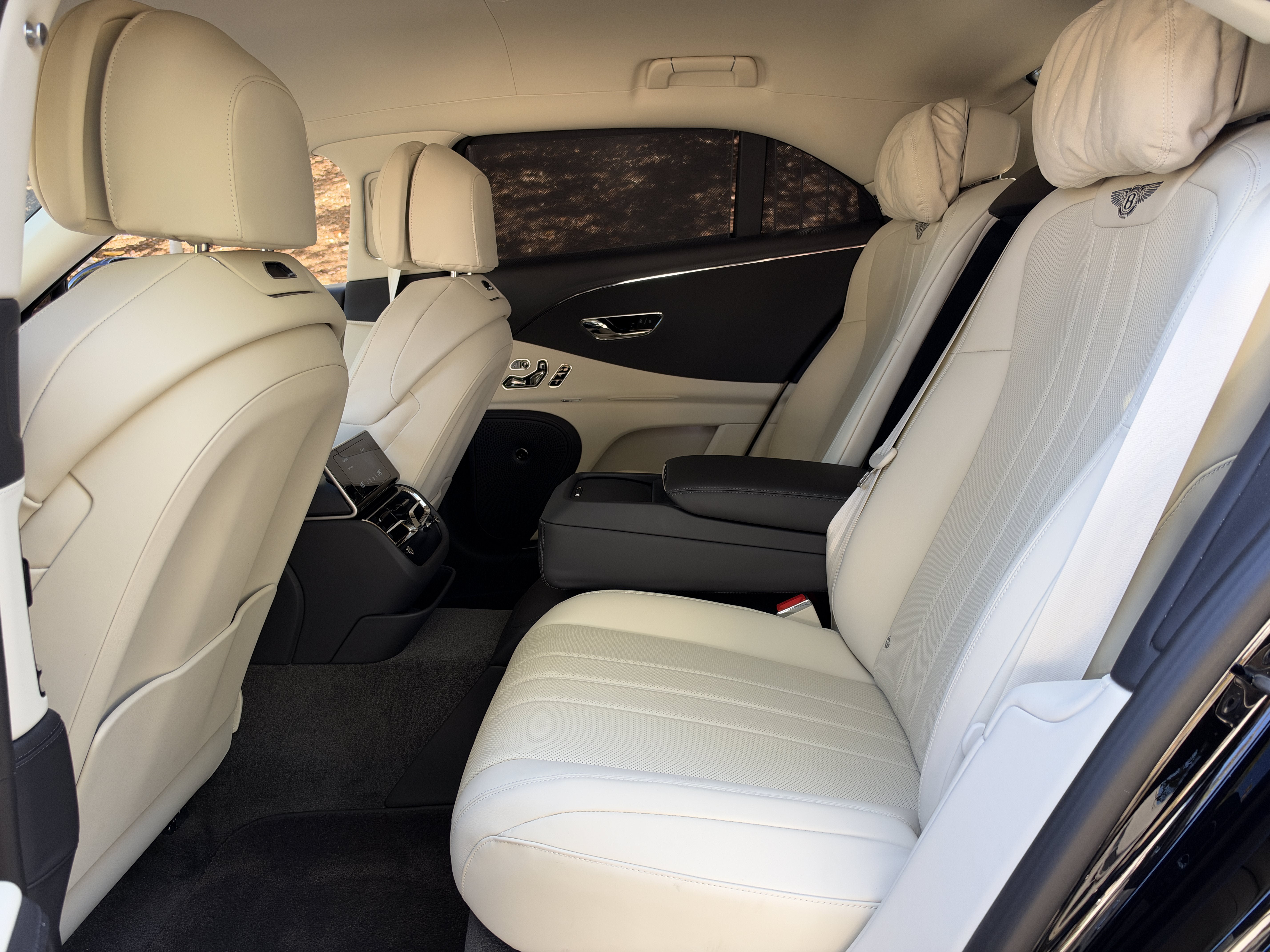 Used 2023 Beluga Bentley V8 image 33