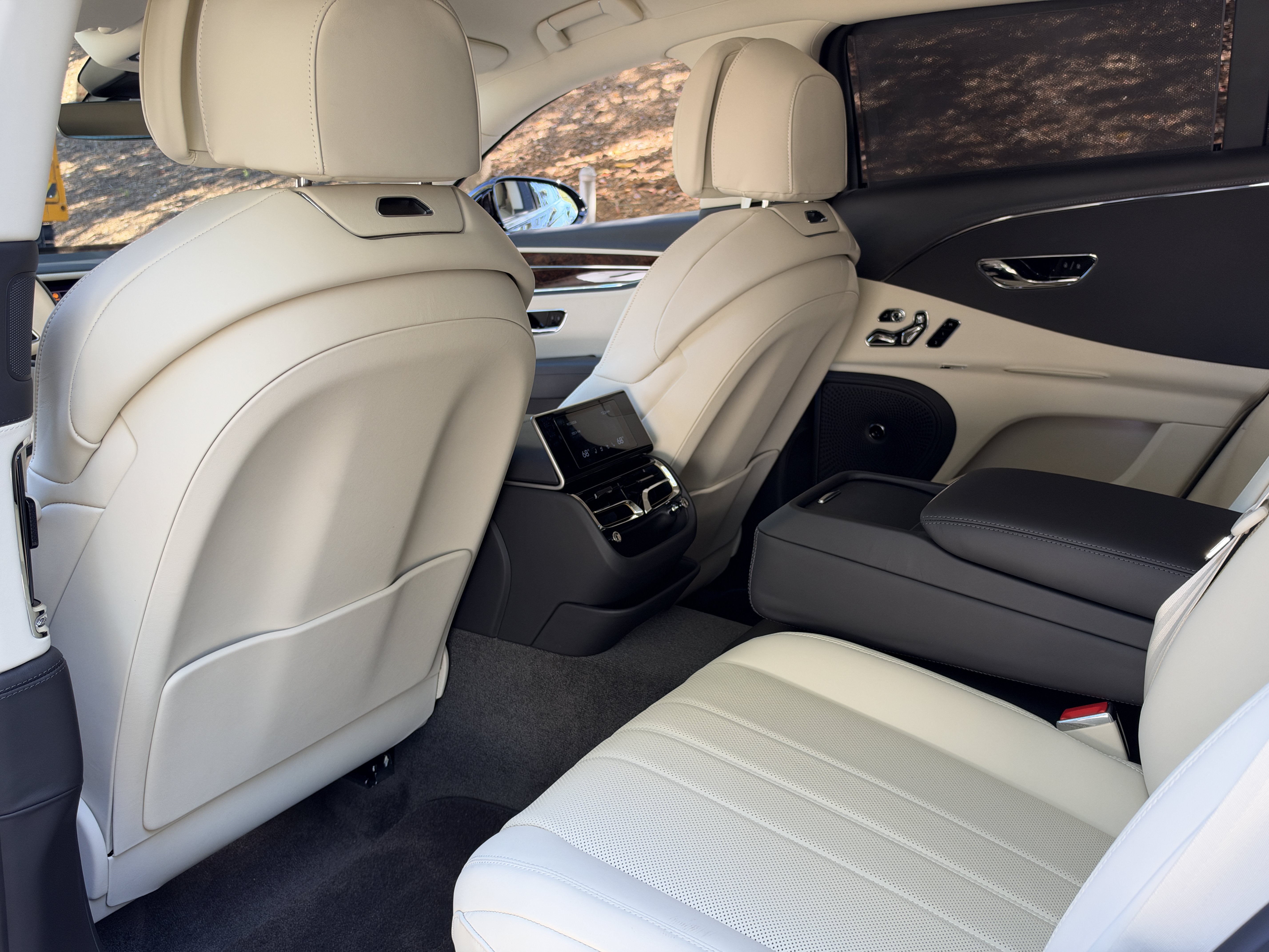 Used 2023 Beluga Bentley V8 image 34