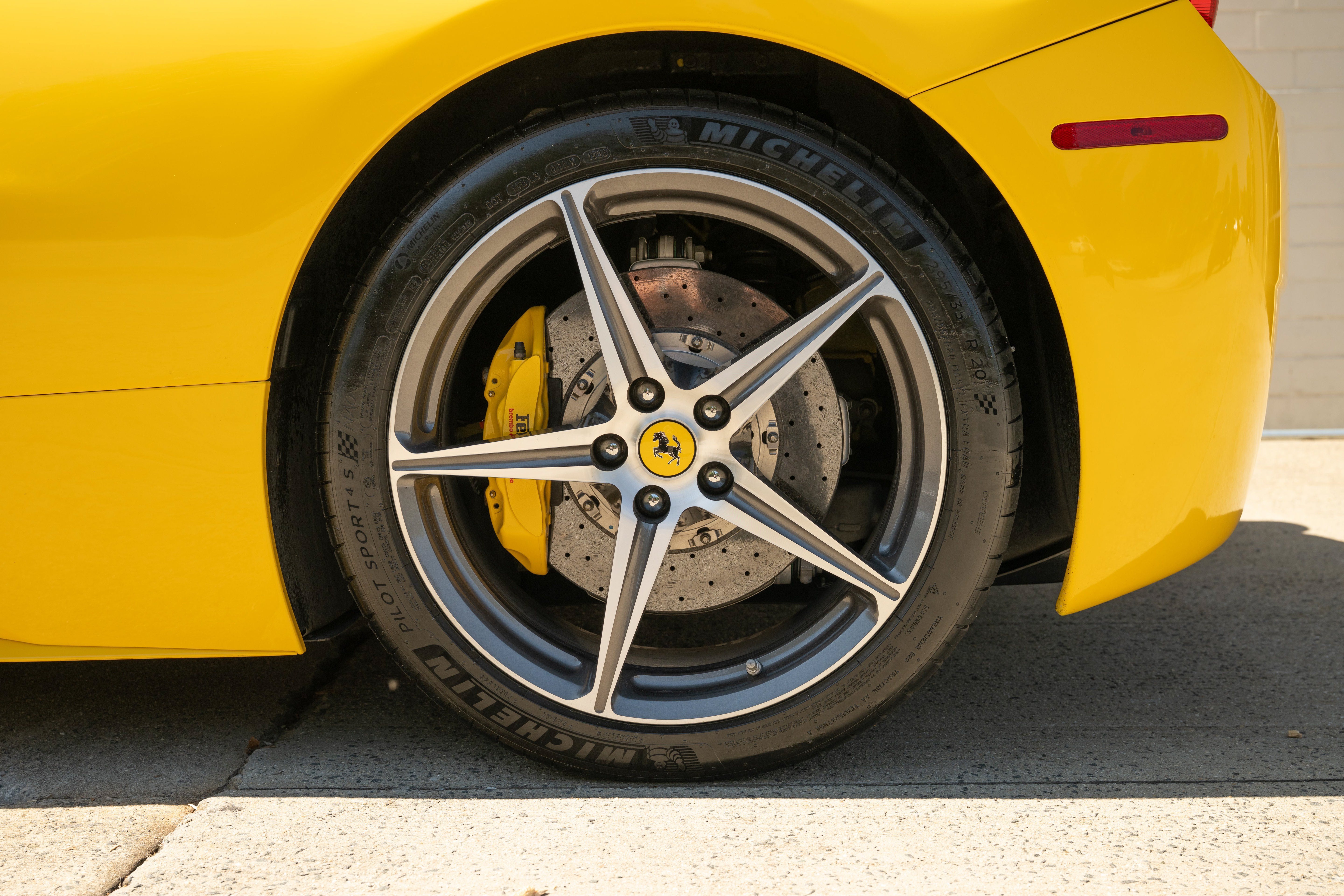 Used 2014 Giallo Modena Ferrari  image 17