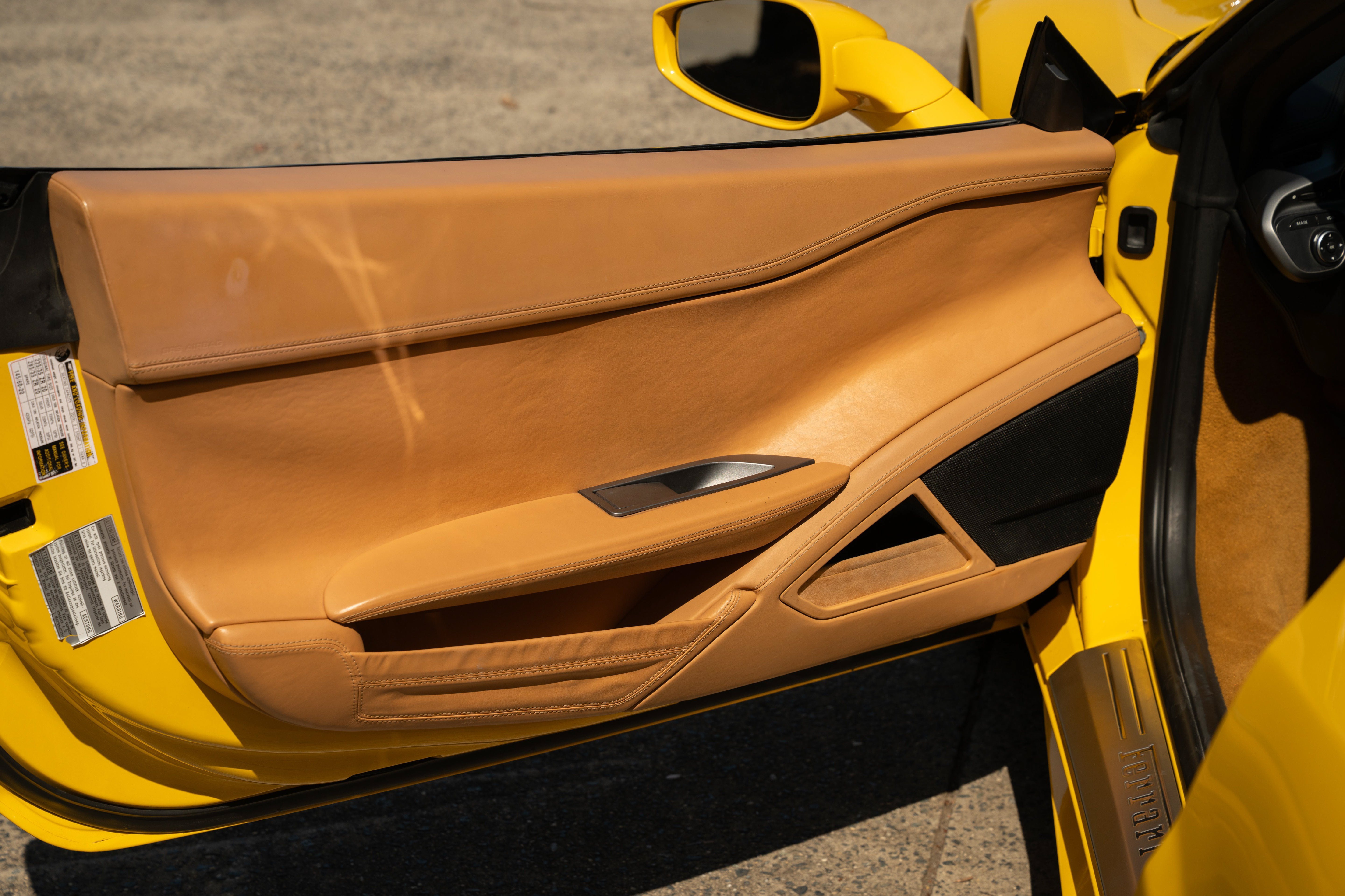 Used 2014 Giallo Modena Ferrari  image 24