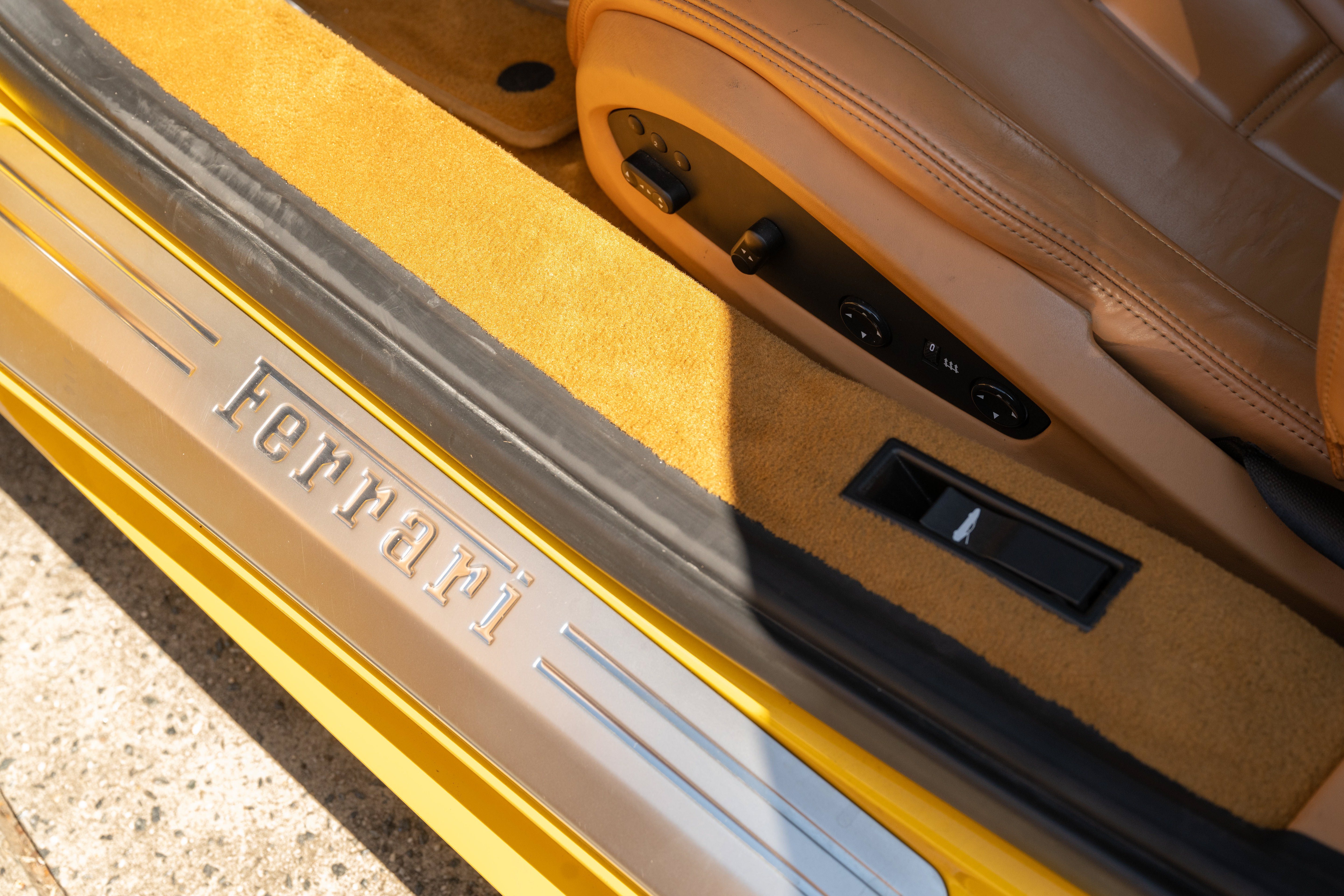 Used 2014 Giallo Modena Ferrari  image 29