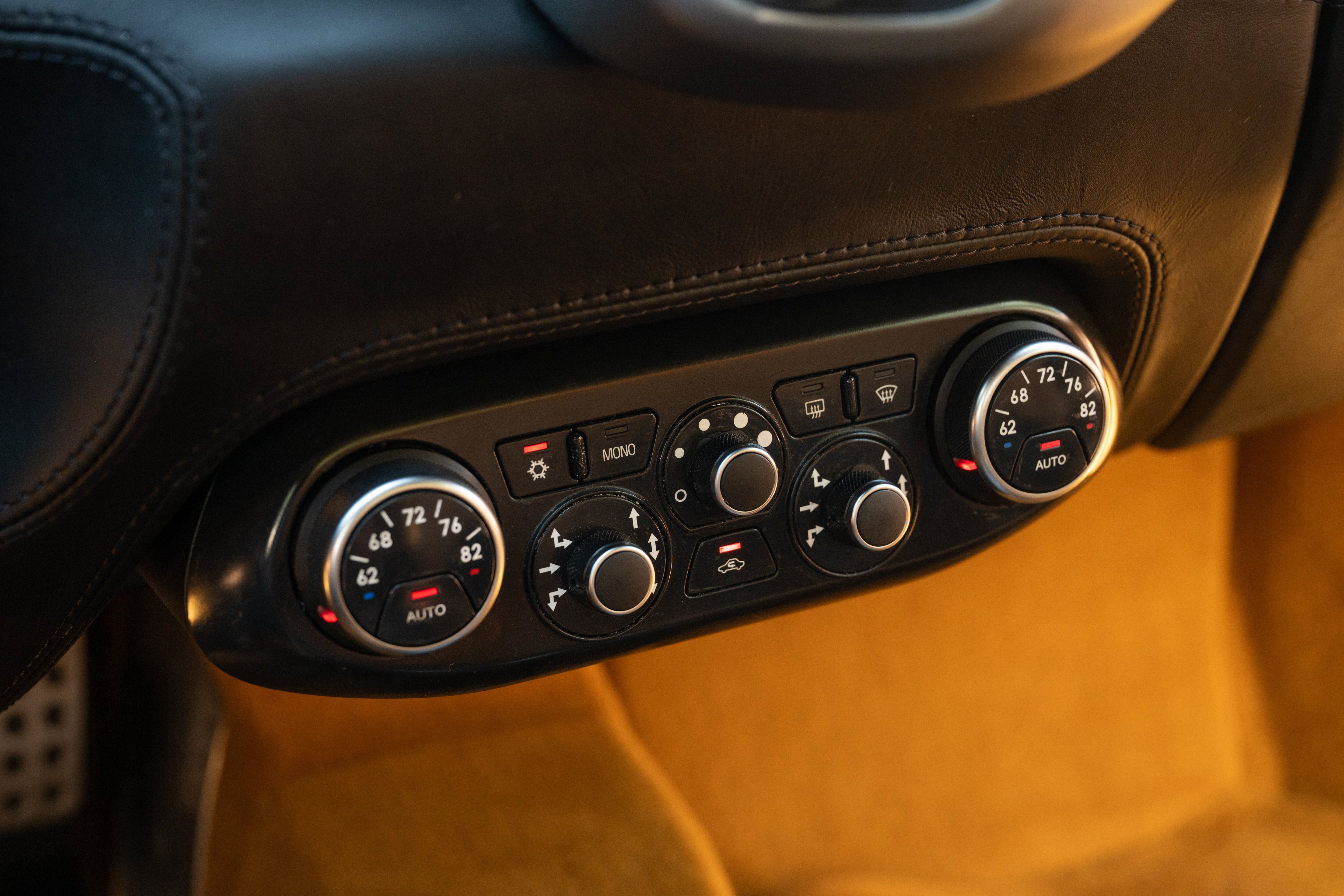 Used 2014 Giallo Modena Ferrari  image 39