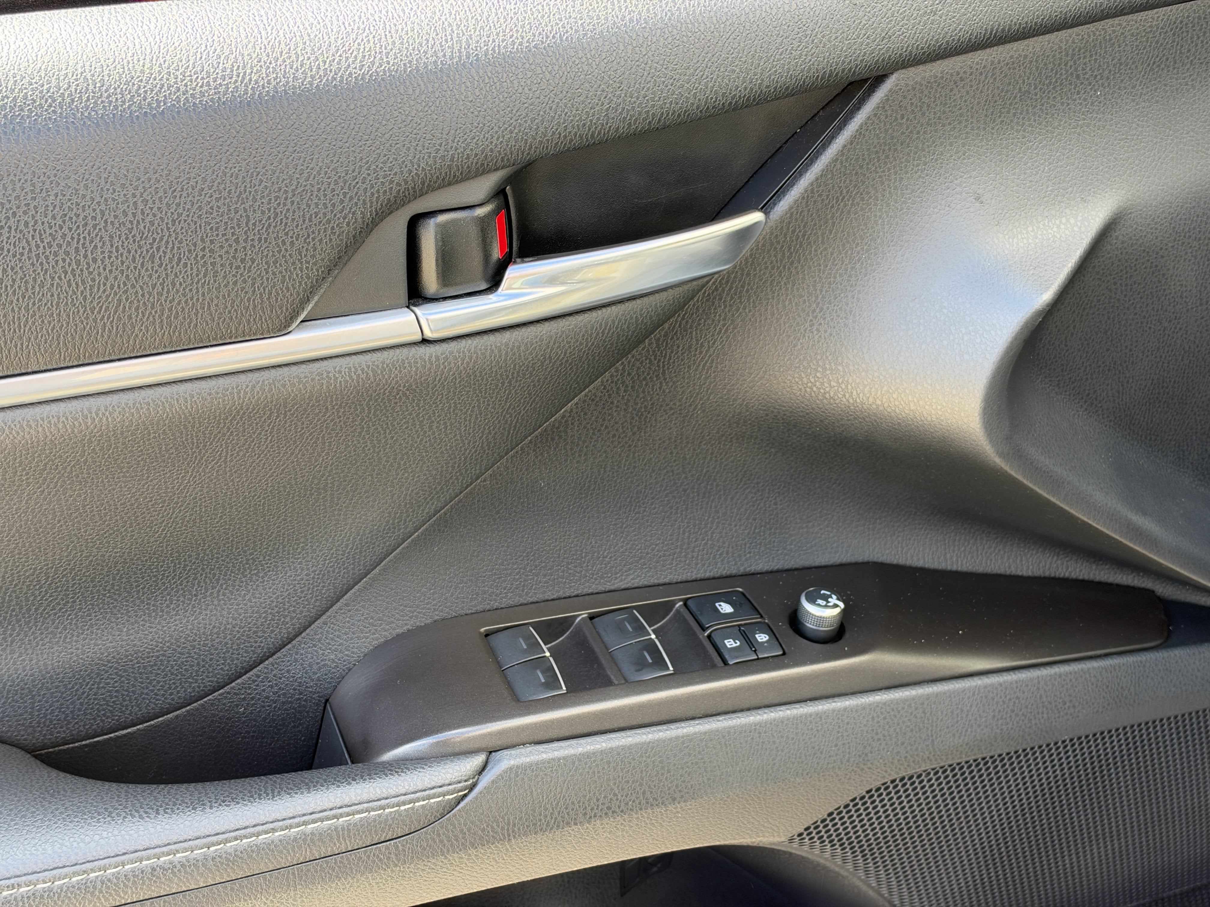 Used 2022 Midnight Black Metallic Toyota XSE image 13