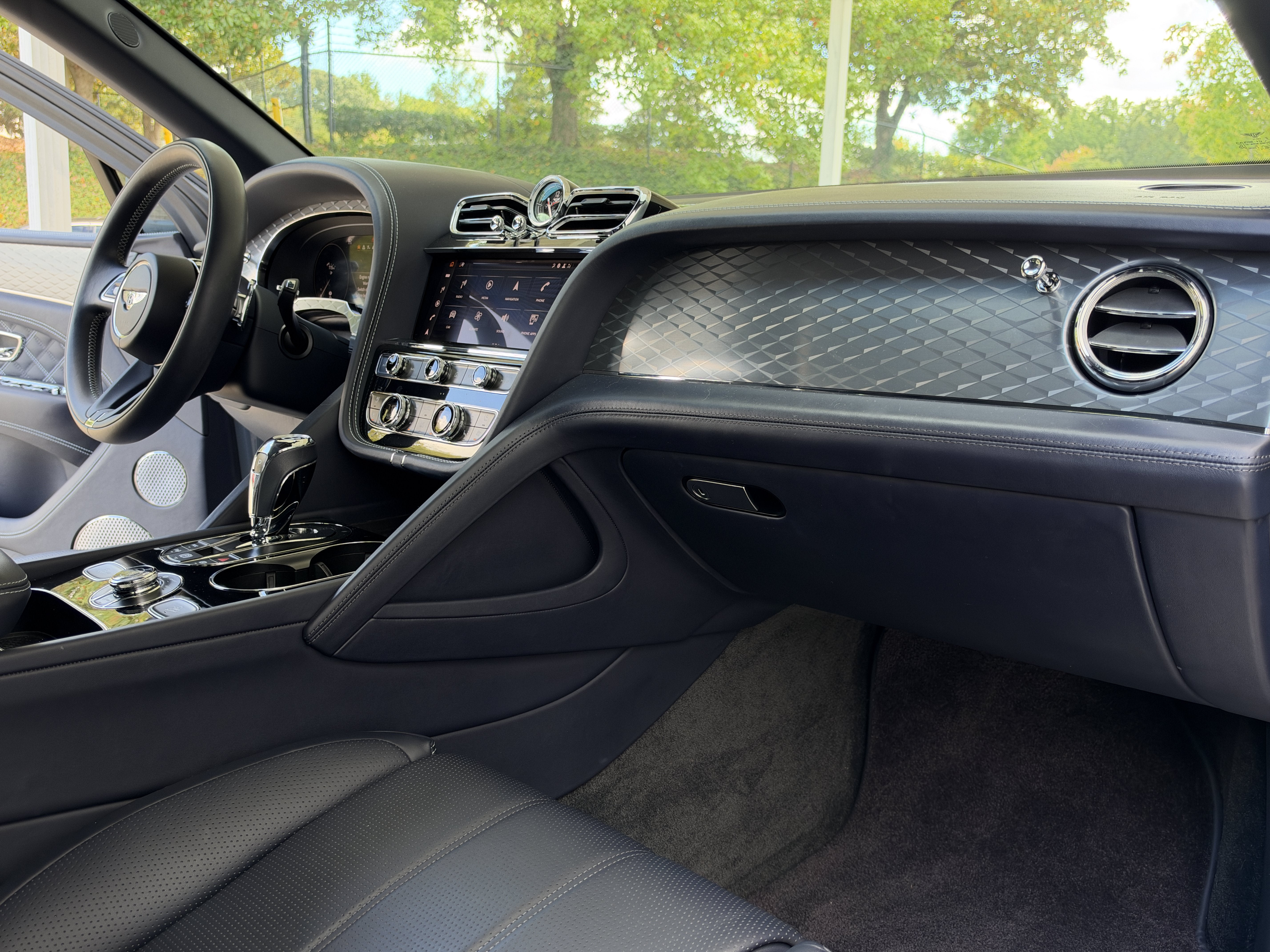 Used 2021 Ice Bentley V8 image 2