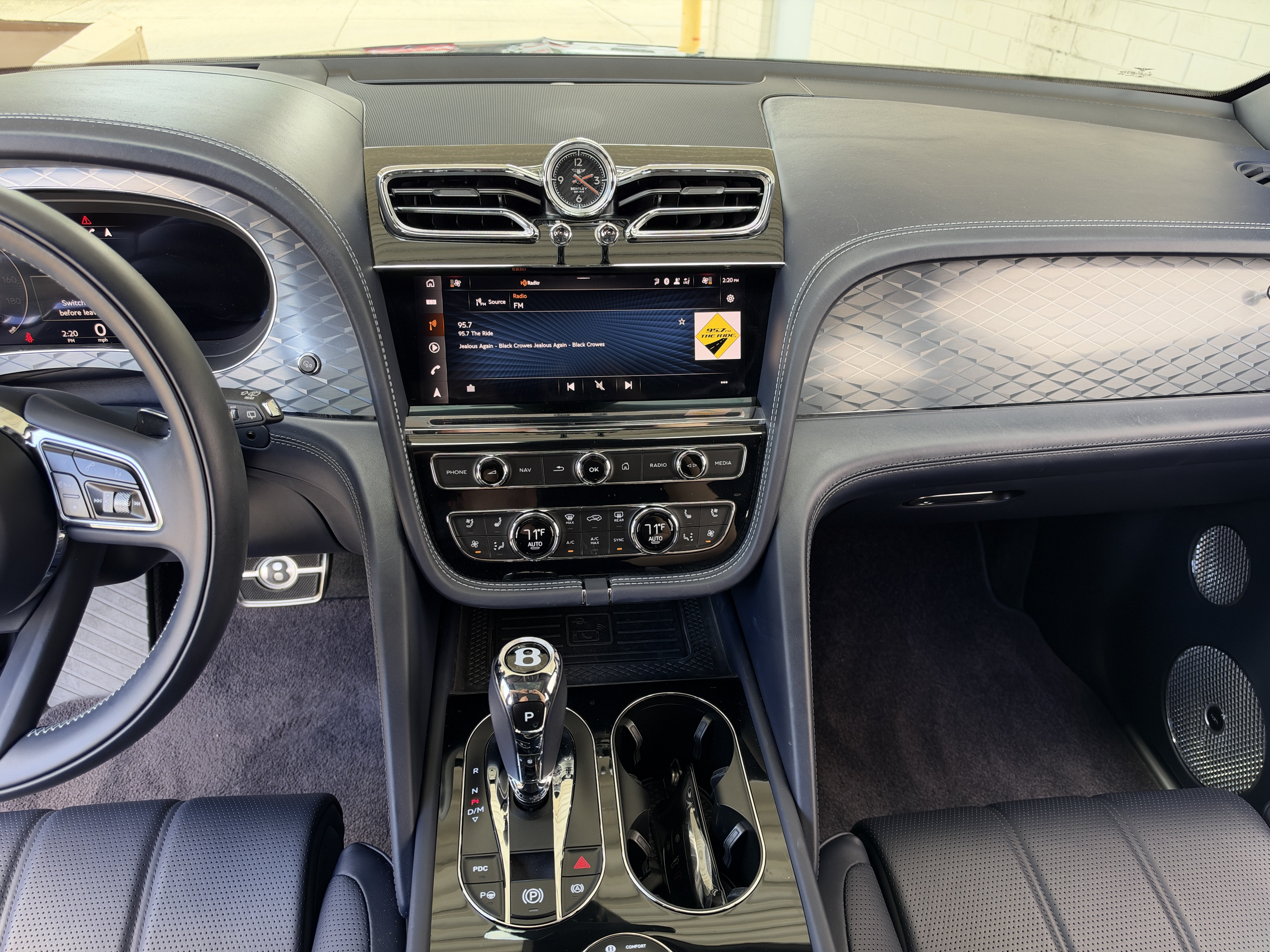 Used 2021 Ice Bentley V8 image 4