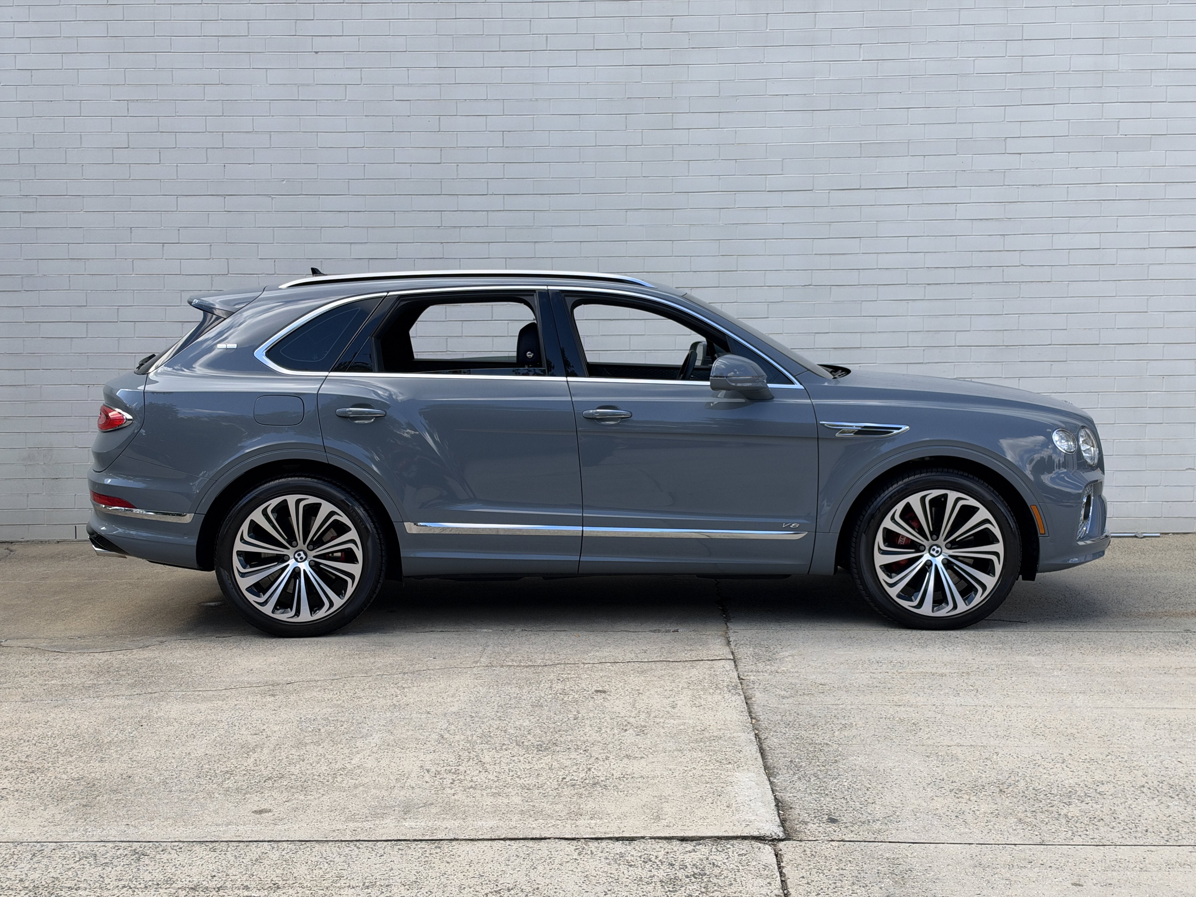 Used 2021 Ice Bentley V8 image 5