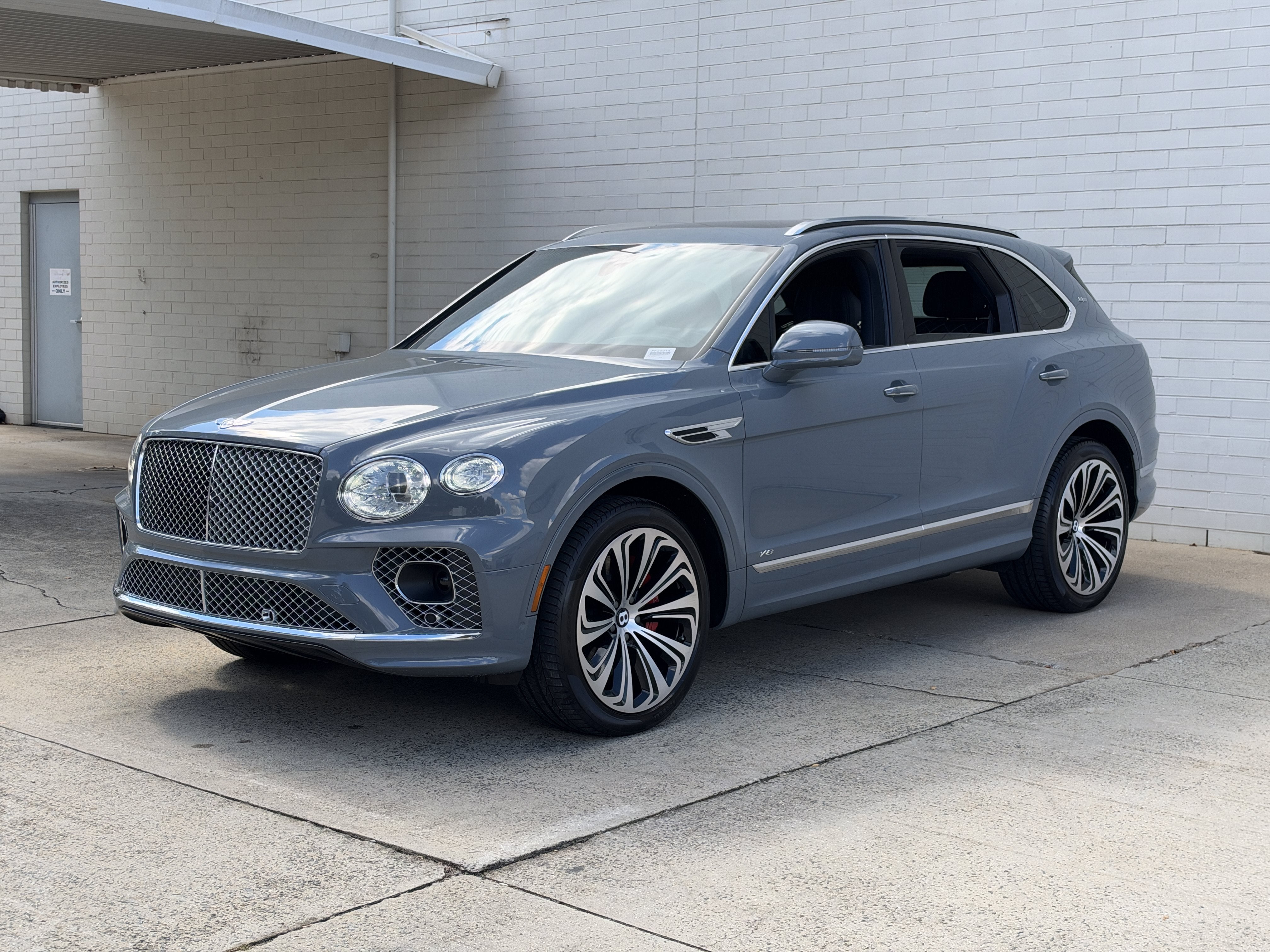 Used 2021 Ice Bentley V8 image 8