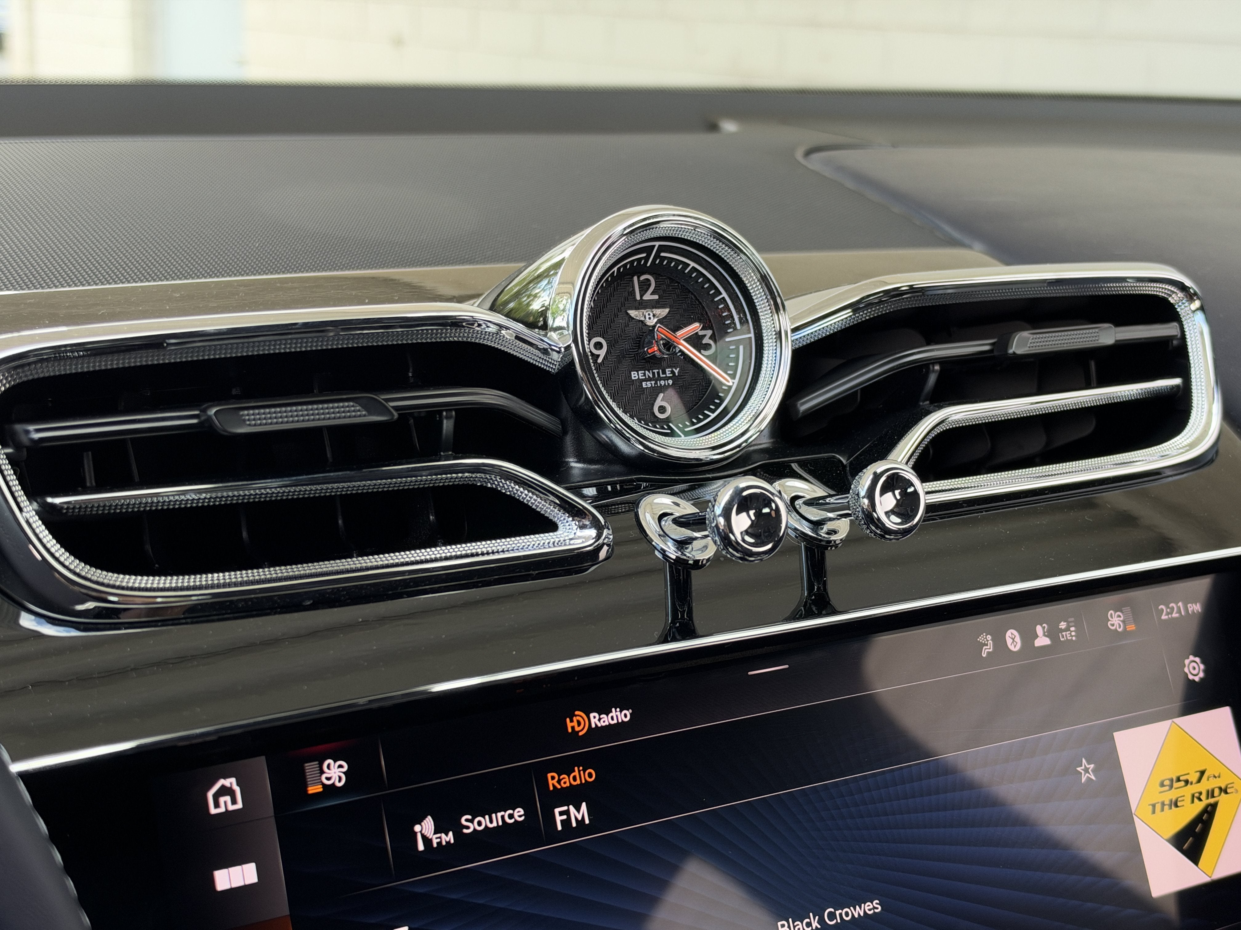 Used 2021 Ice Bentley V8 image 17