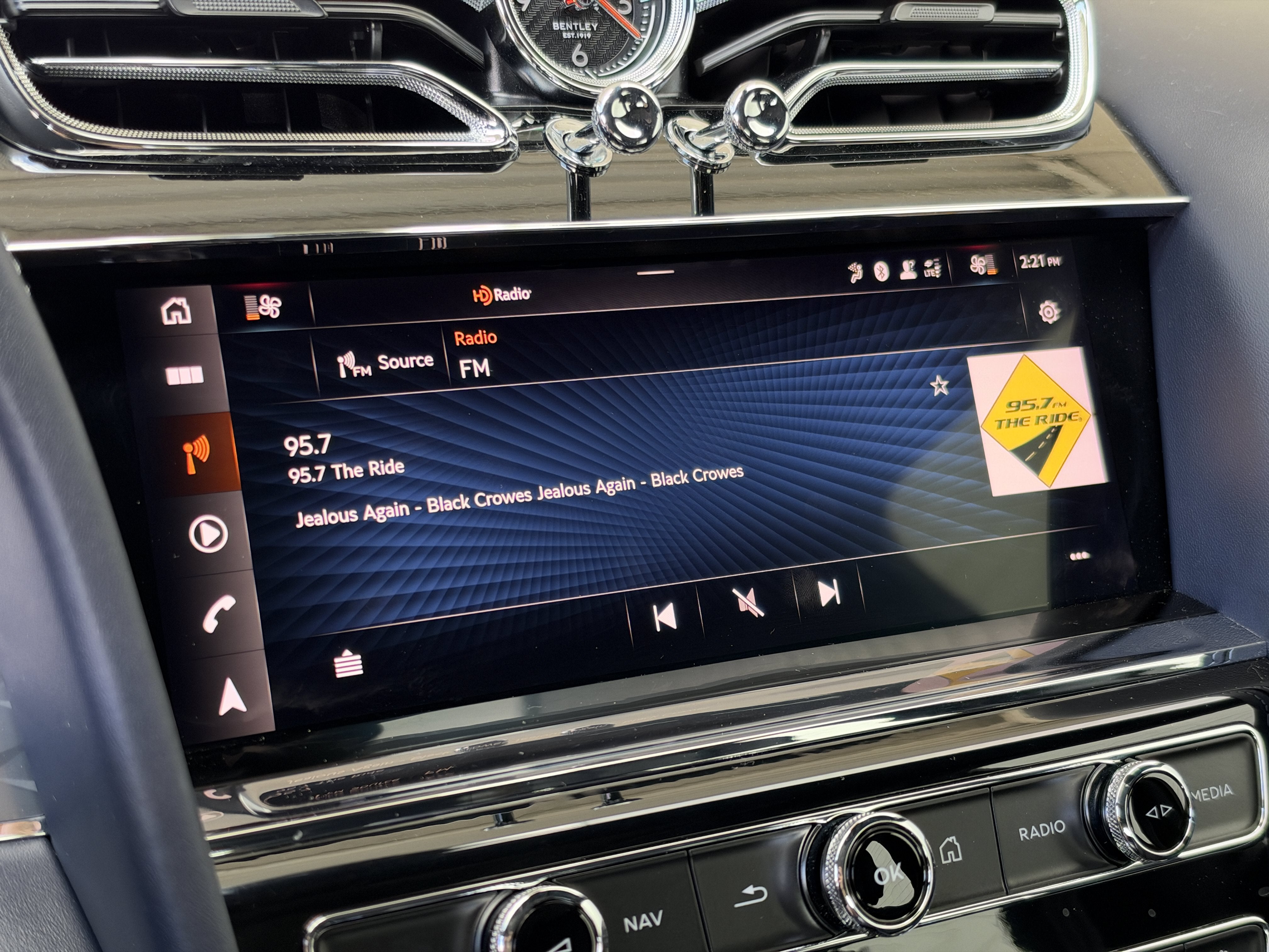 Used 2021 Ice Bentley V8 image 18