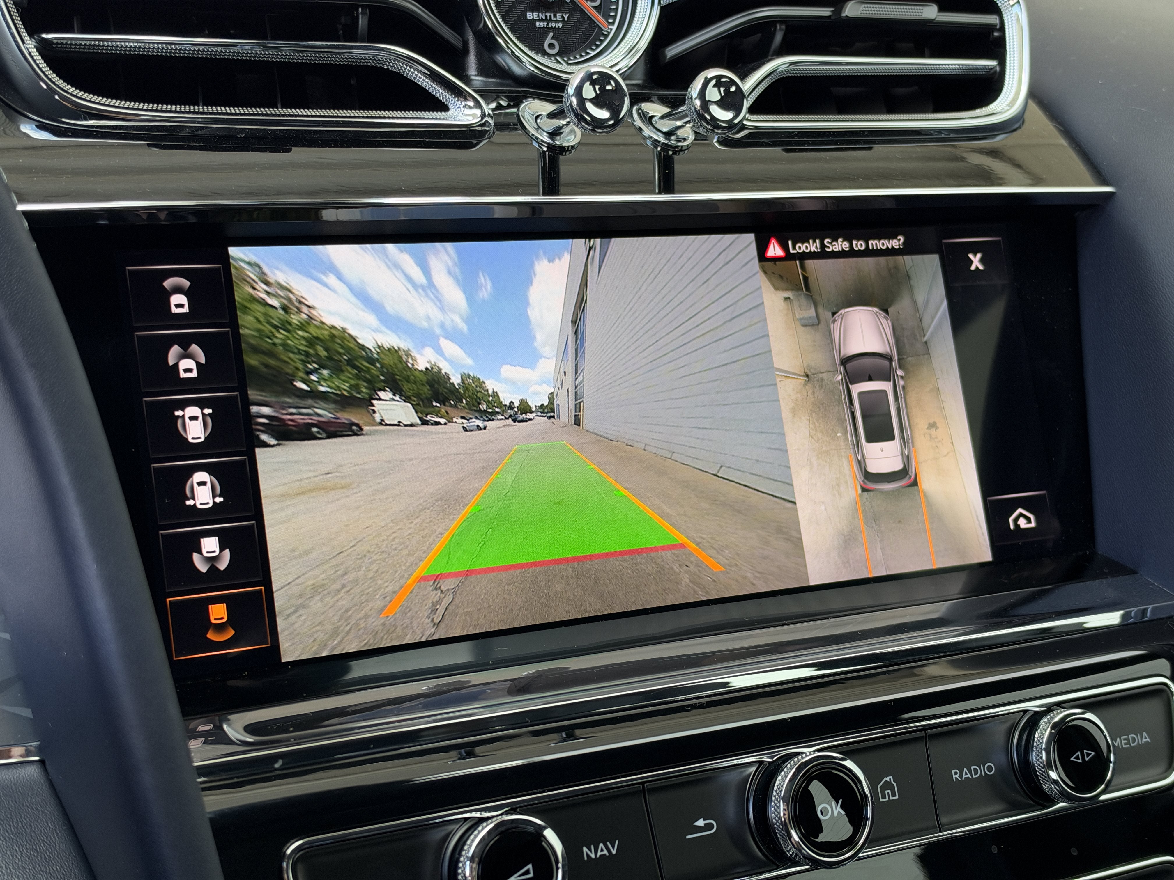 Used 2021 Ice Bentley V8 image 19