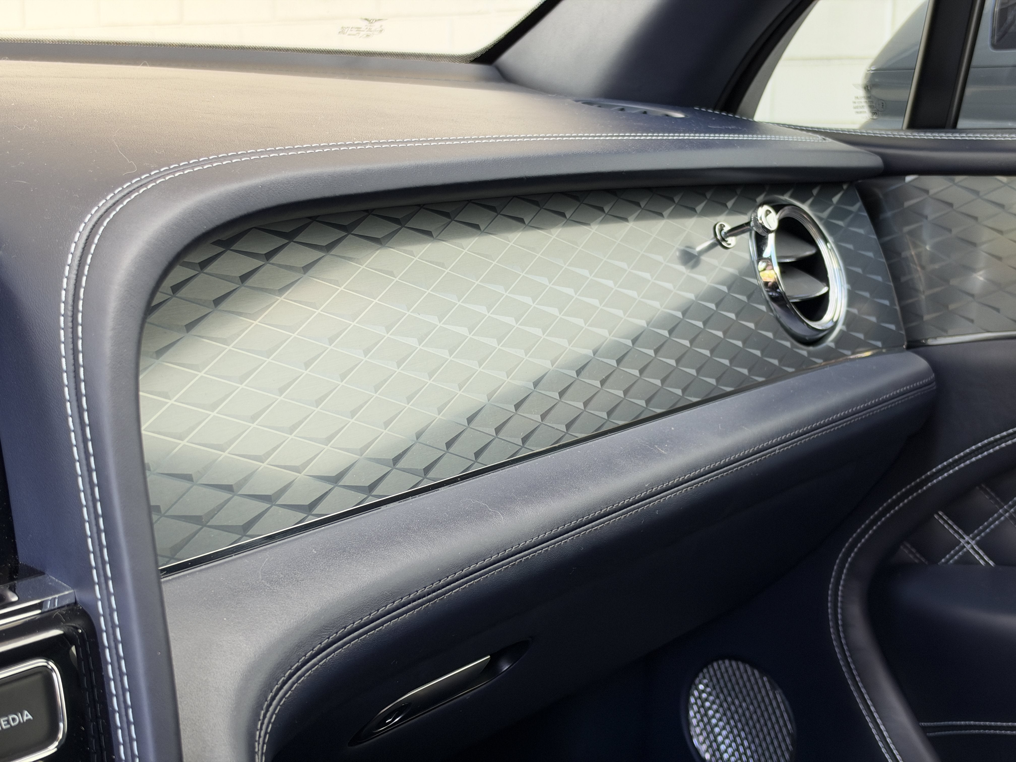 Used 2021 Ice Bentley V8 image 26
