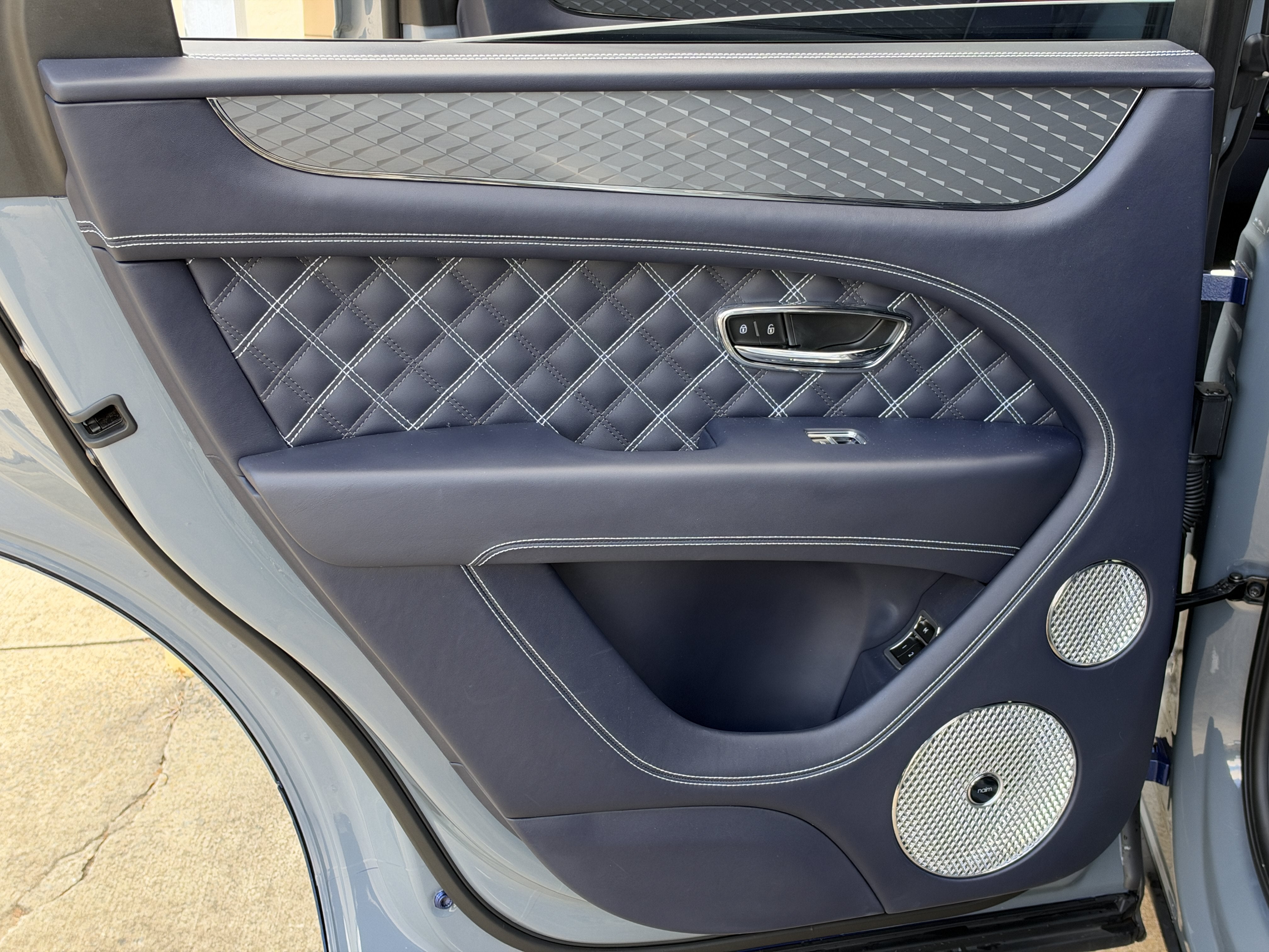Used 2021 Ice Bentley V8 image 31