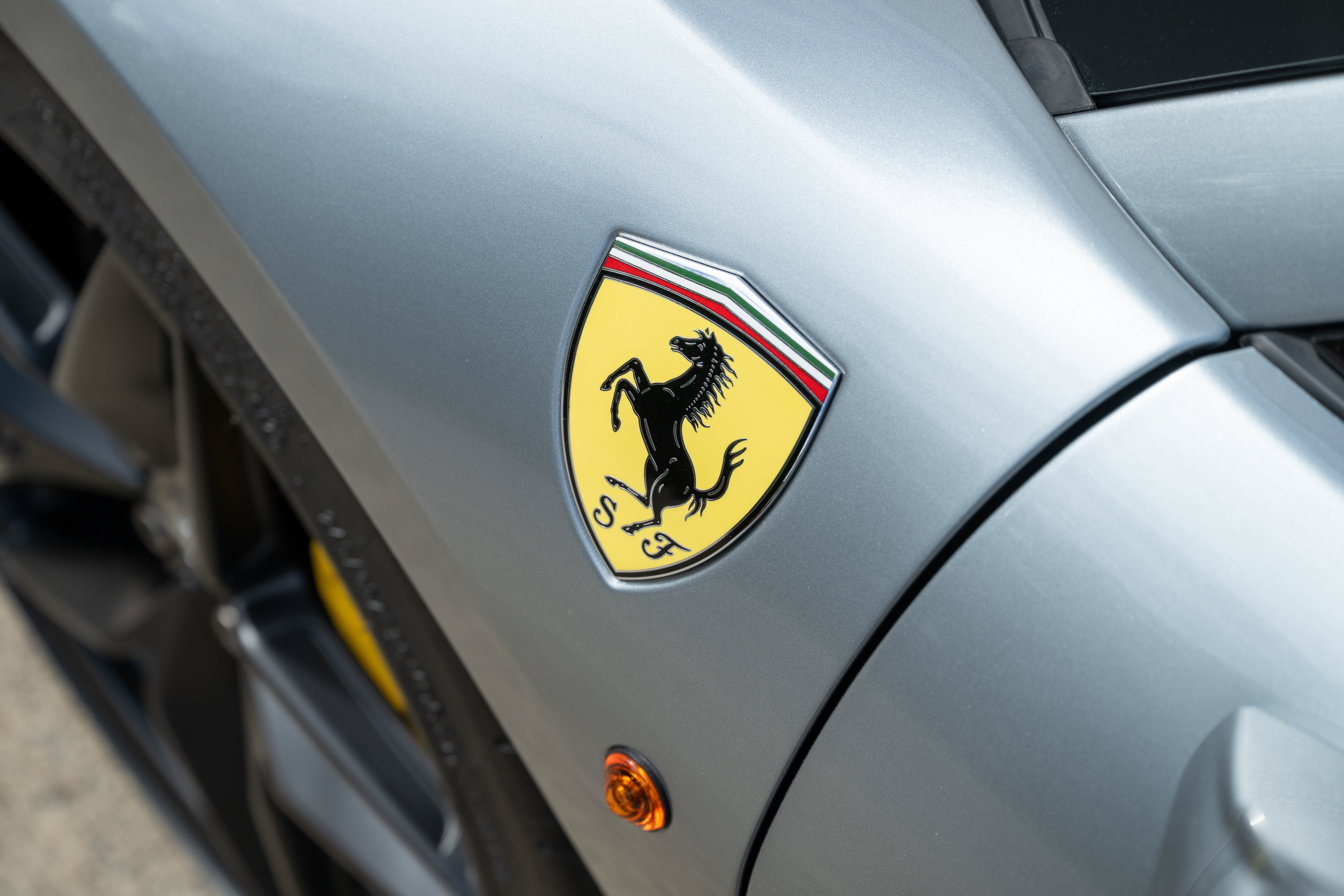 Used 2020 Grigio Titanio Metall Ferrari  image 17