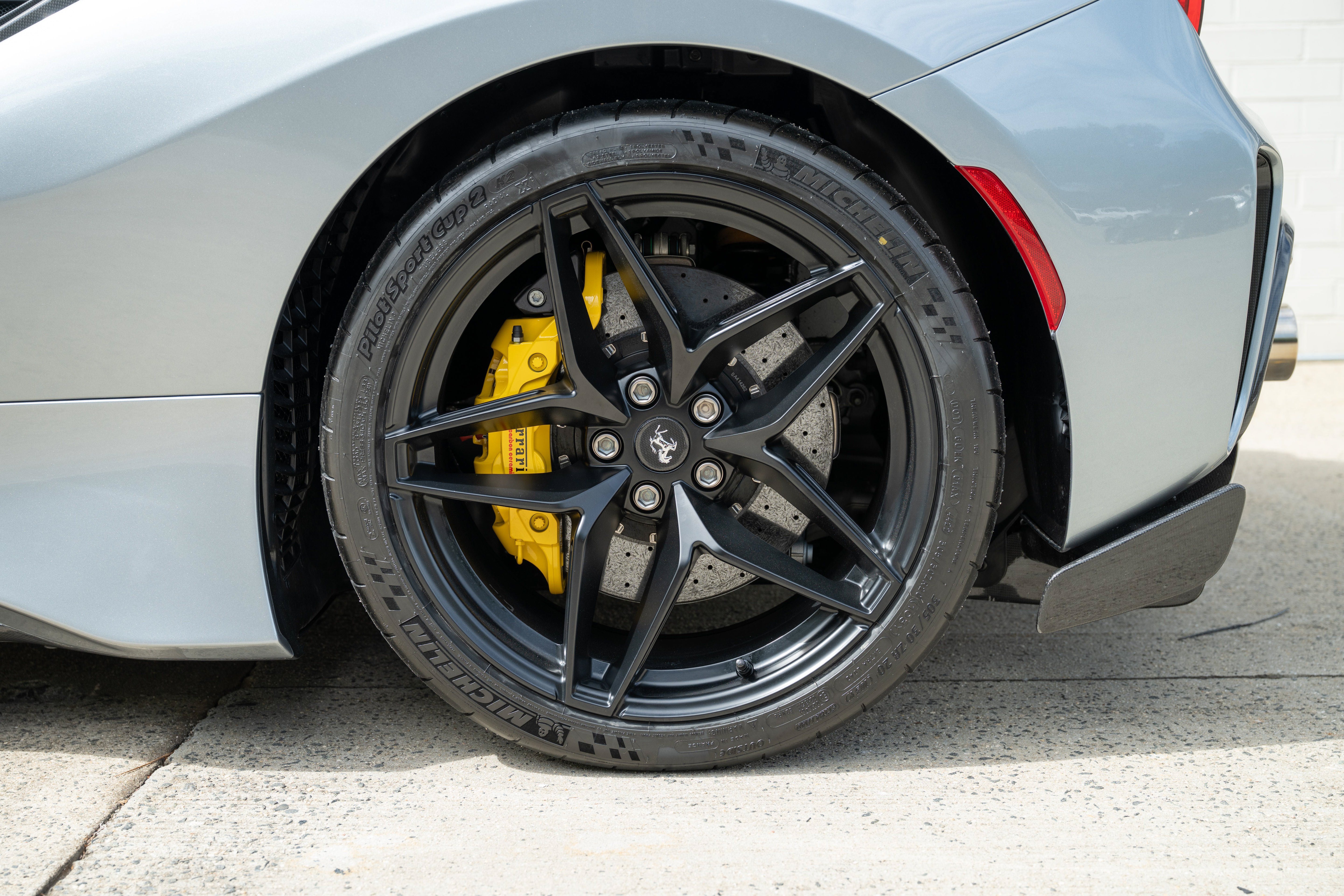 Used 2020 Grigio Titanio Metall Ferrari  image 21