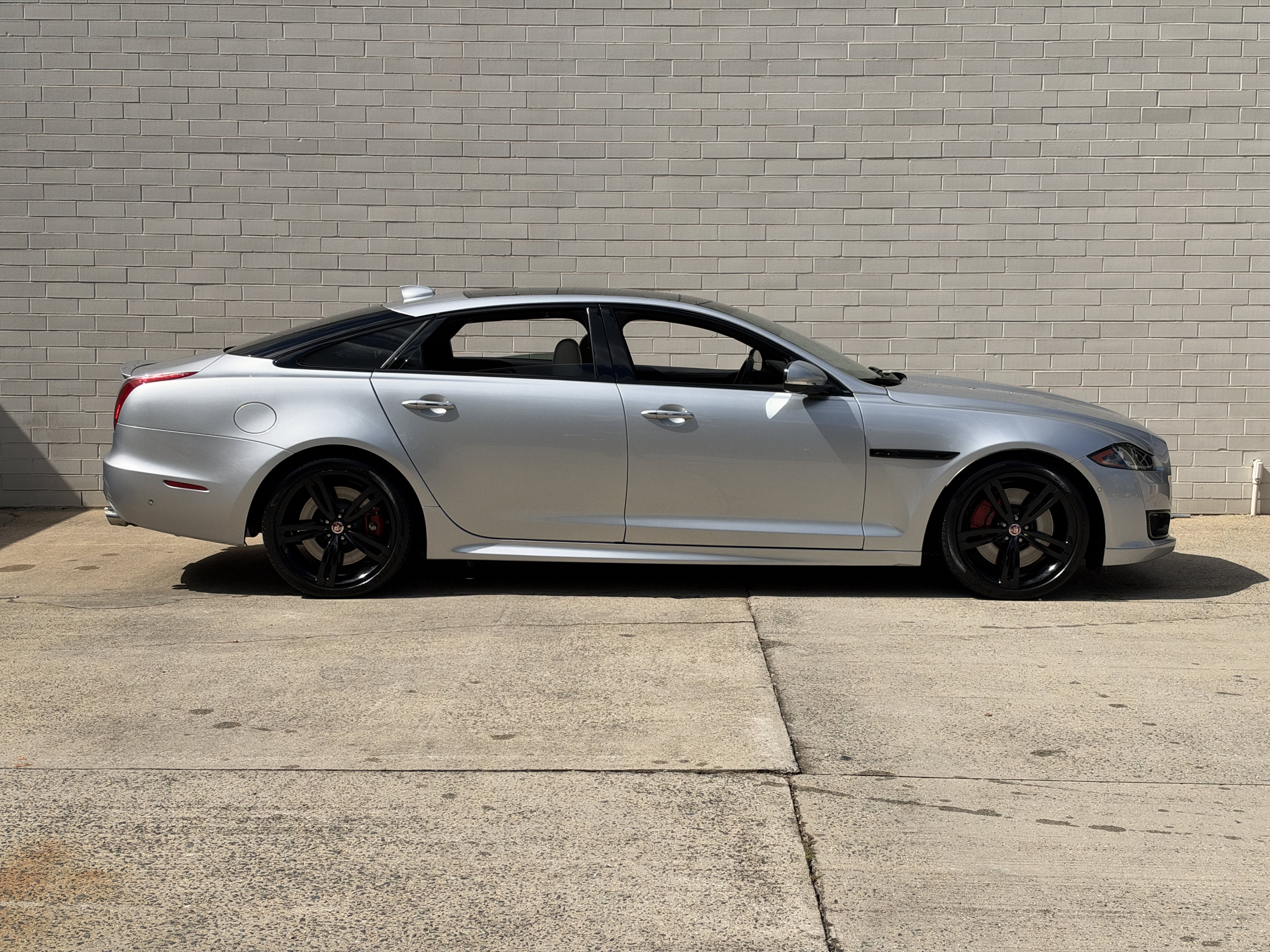 Used 2019 Silver Jaguar 575 image 2