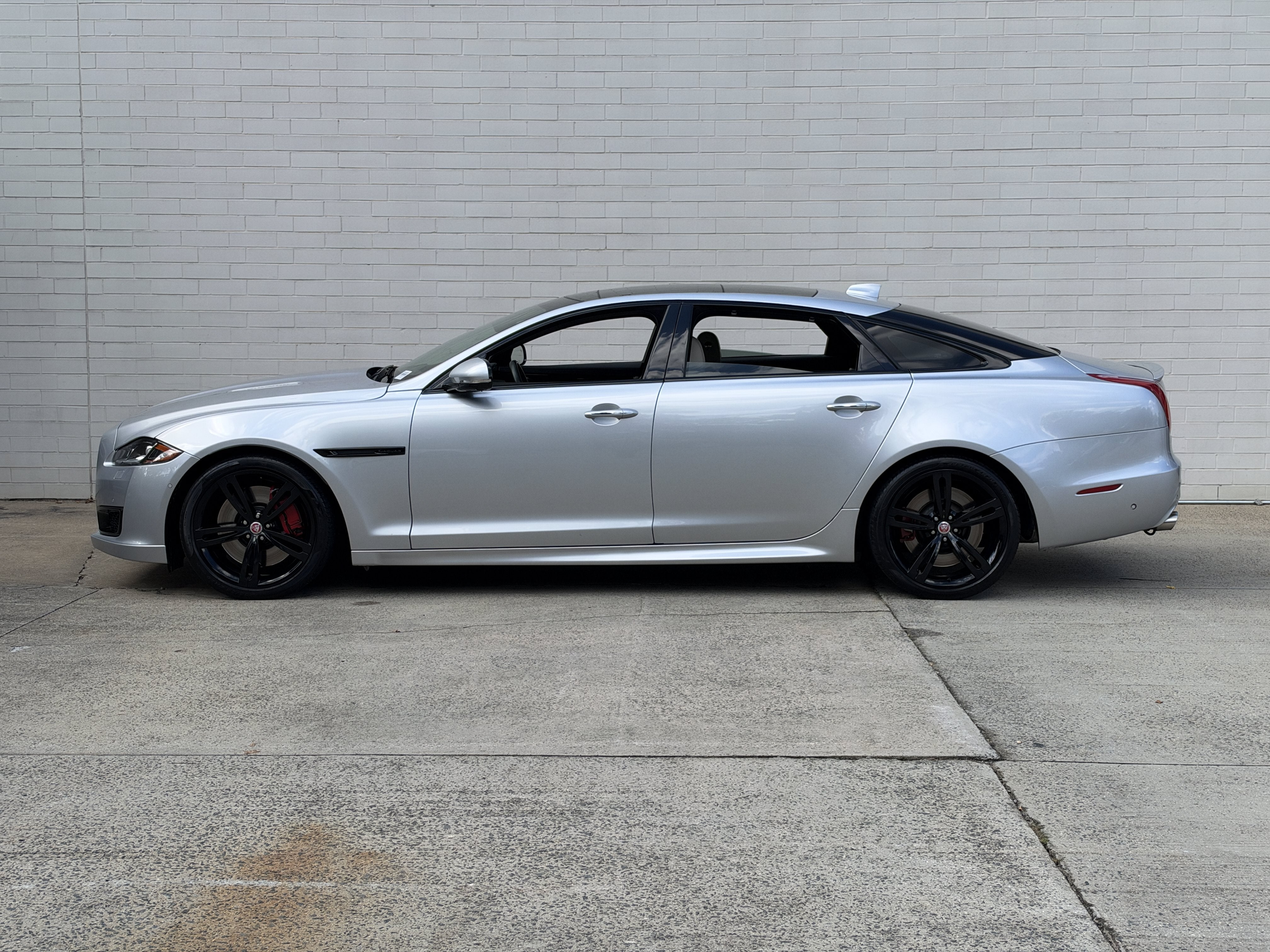 Used 2019 Silver Jaguar 575 image 6