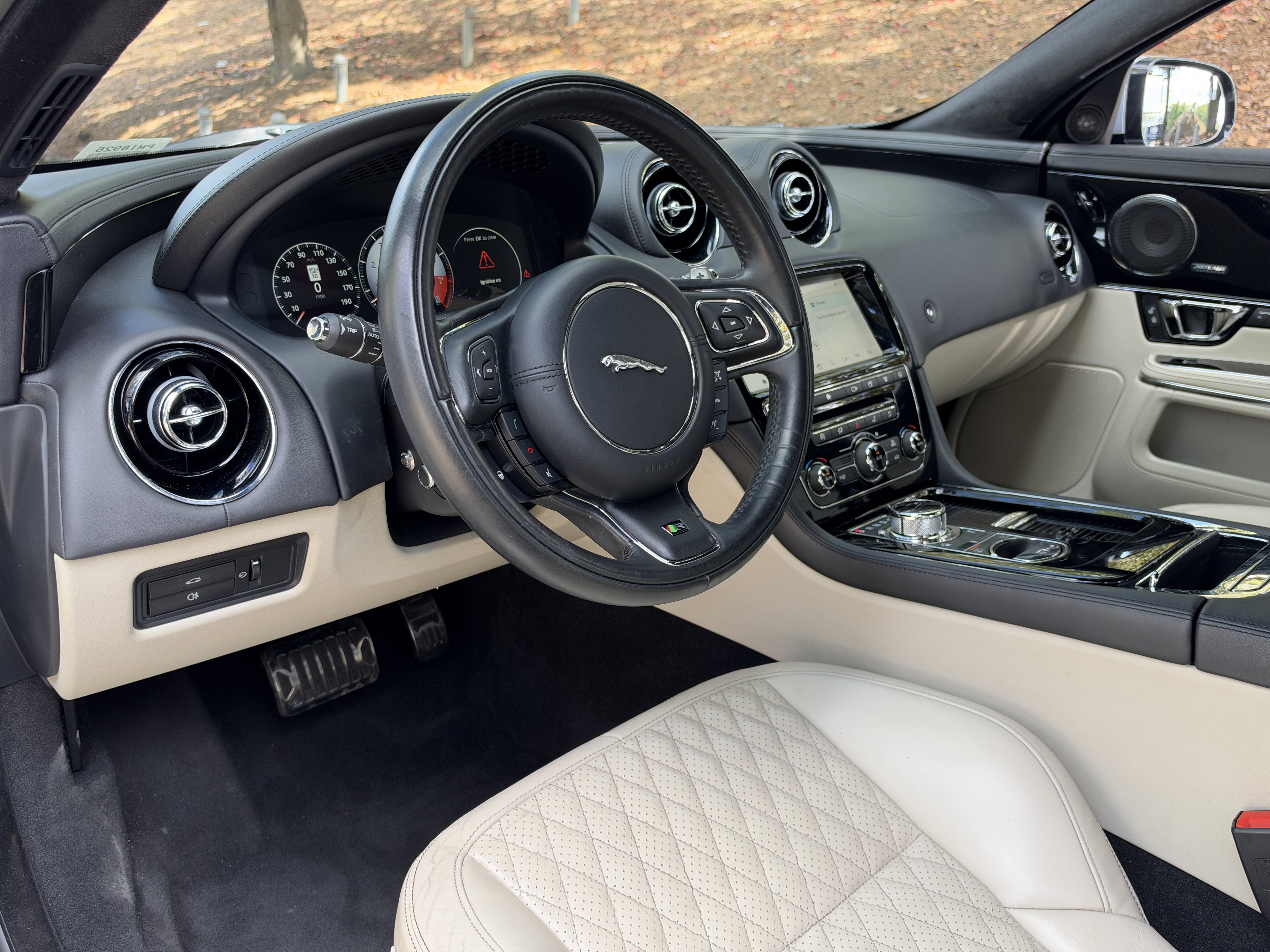 Used 2019 Silver Jaguar 575 image 15