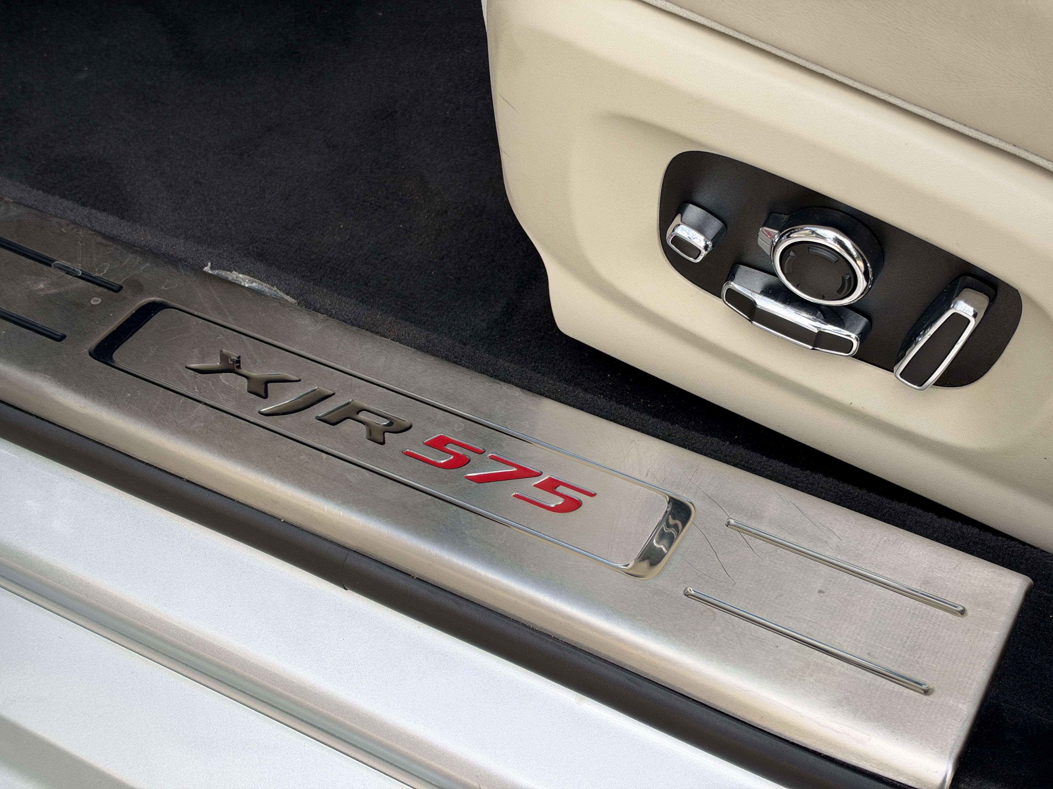 Used 2019 Silver Jaguar 575 image 17