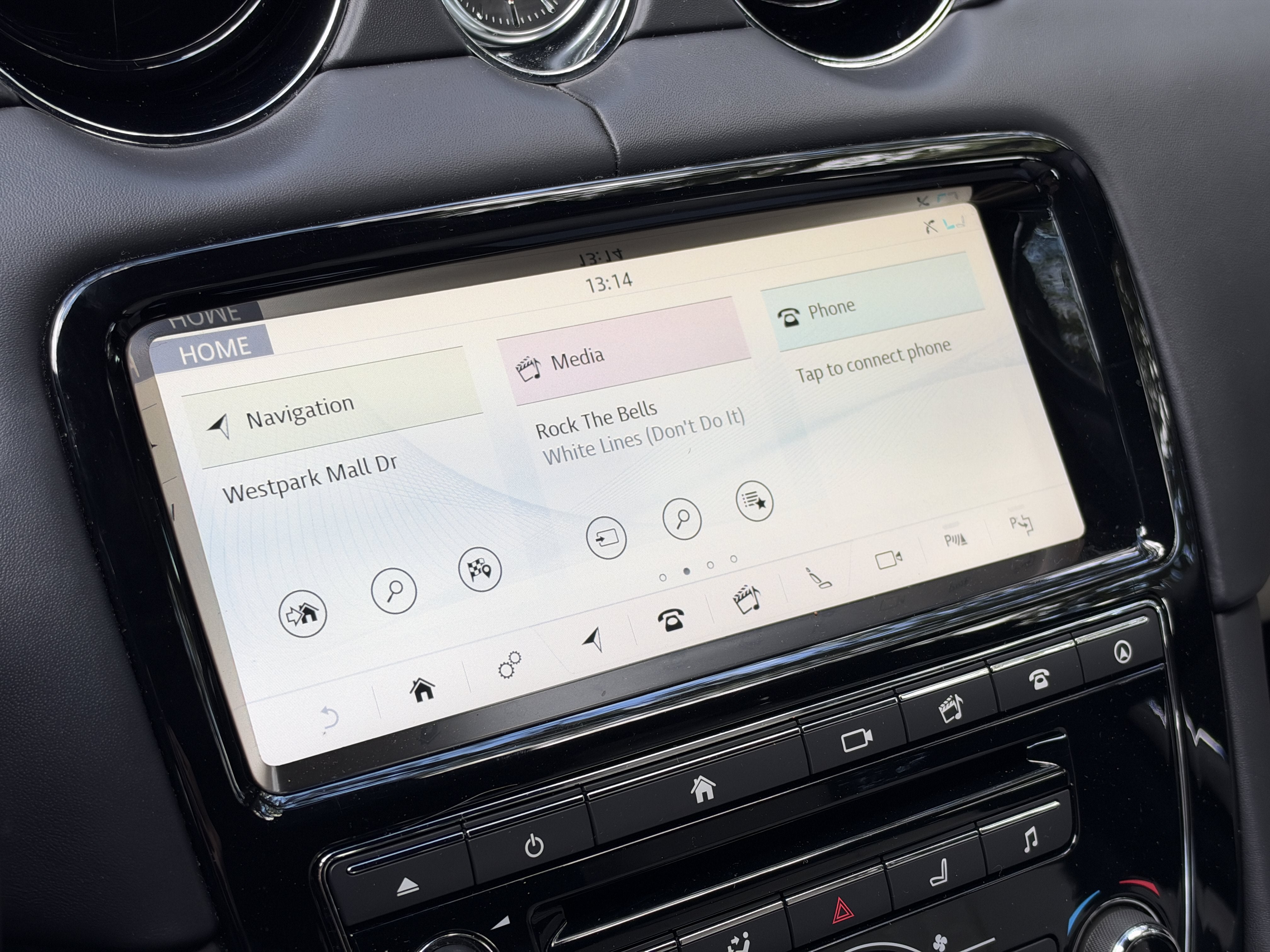 Used 2019 Silver Jaguar 575 image 23