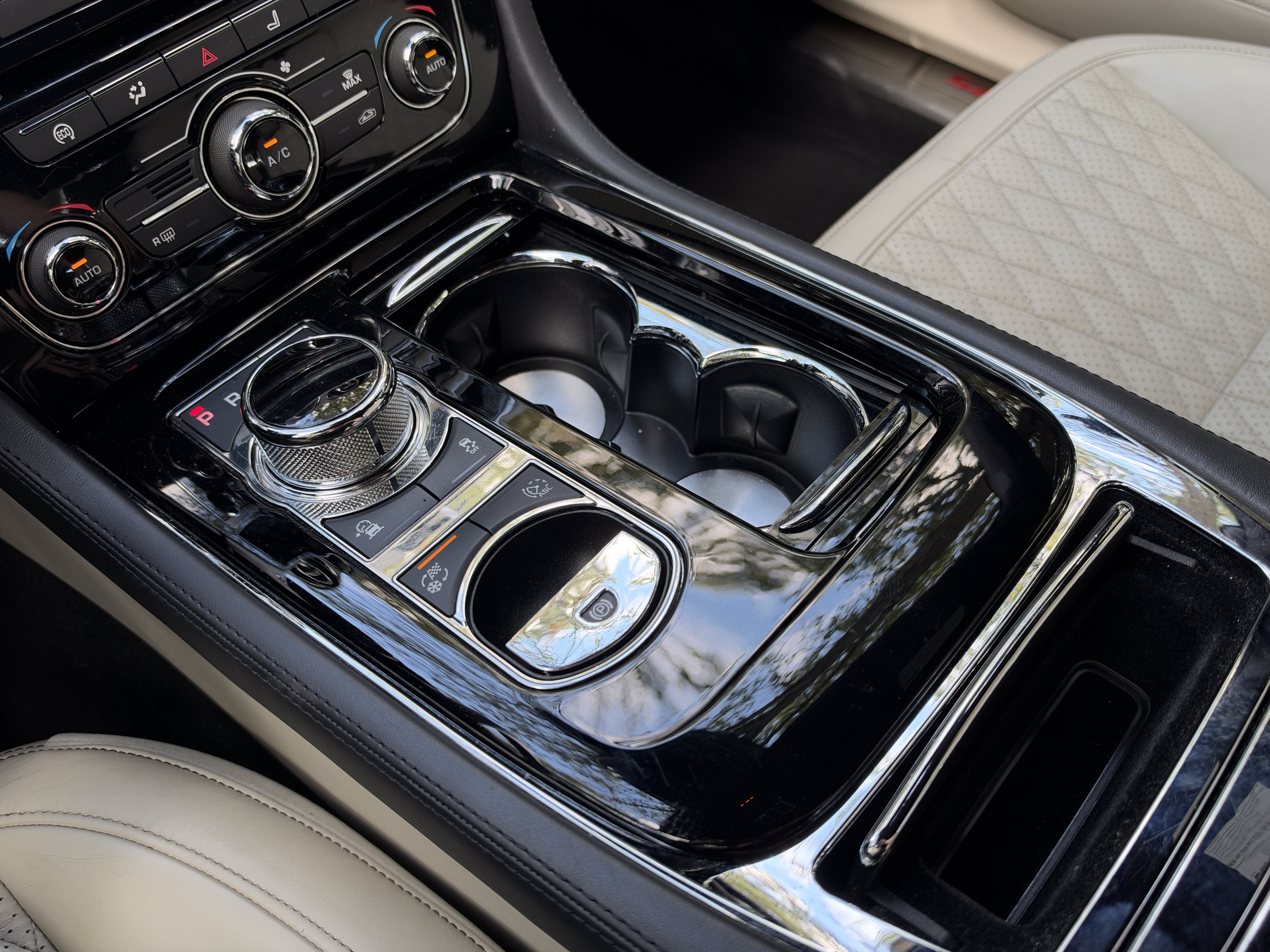 Used 2019 Silver Jaguar 575 image 31