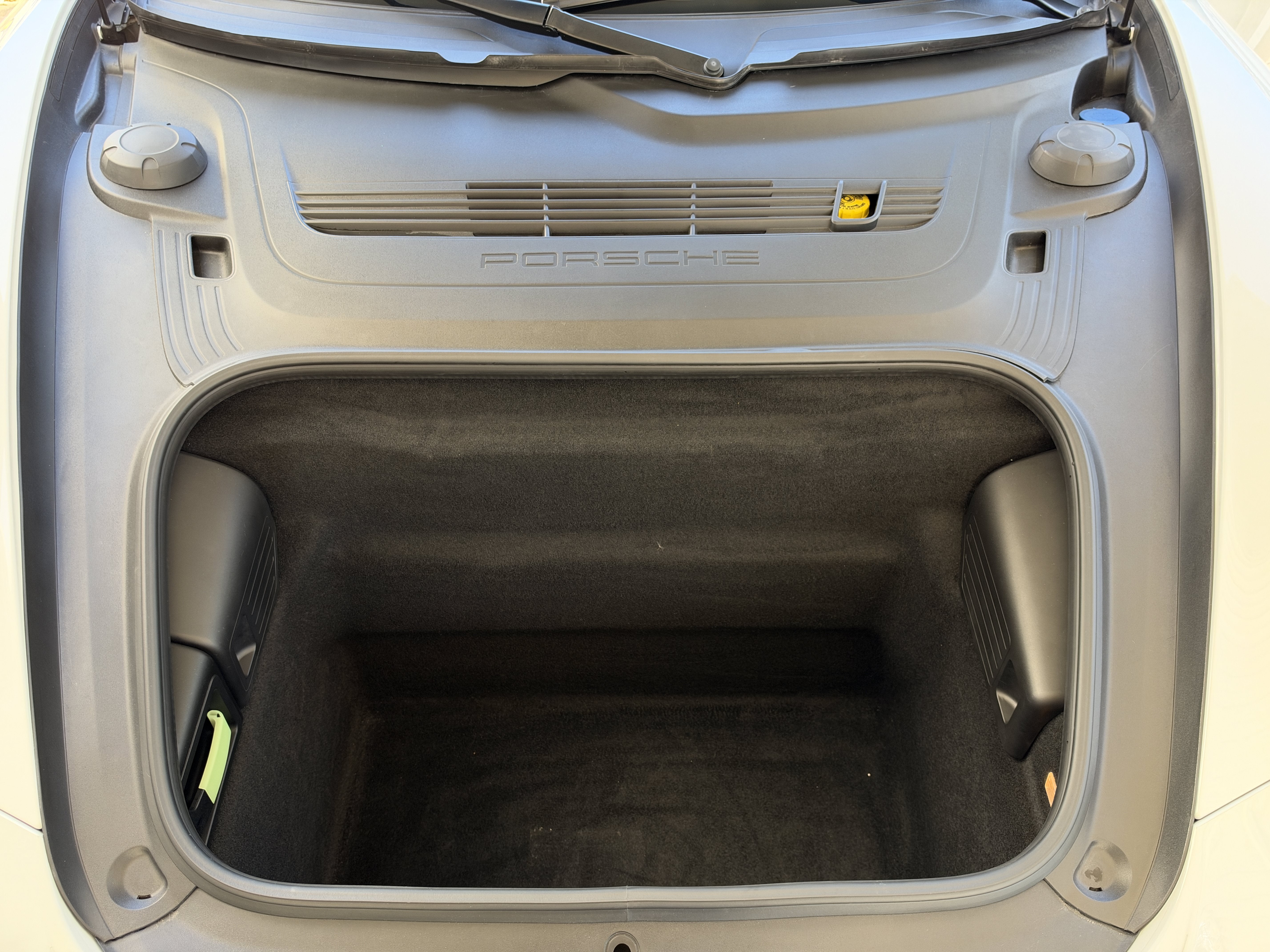 Used 2018  Porsche 4 image 9