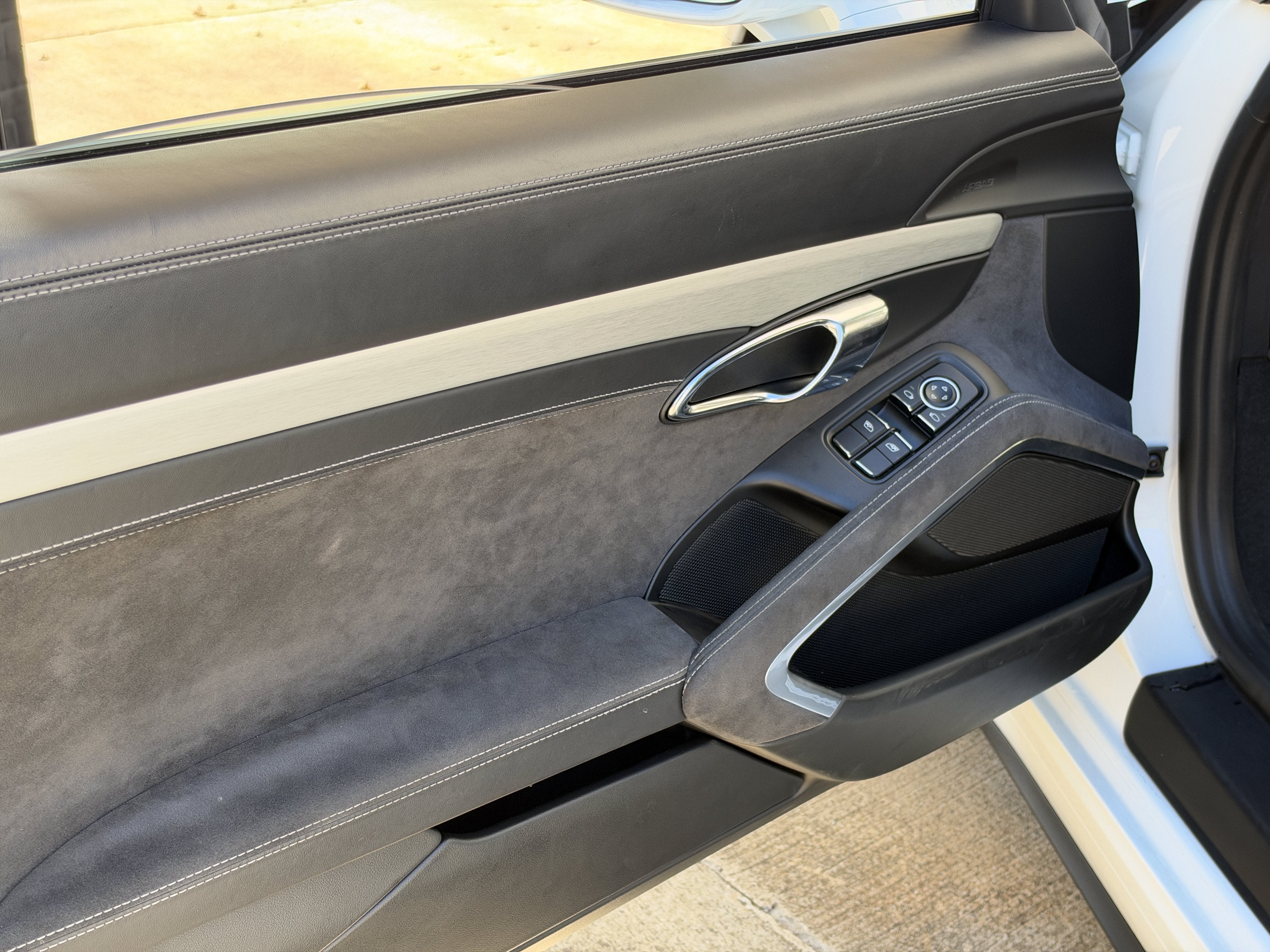 Used 2018  Porsche 4 image 11