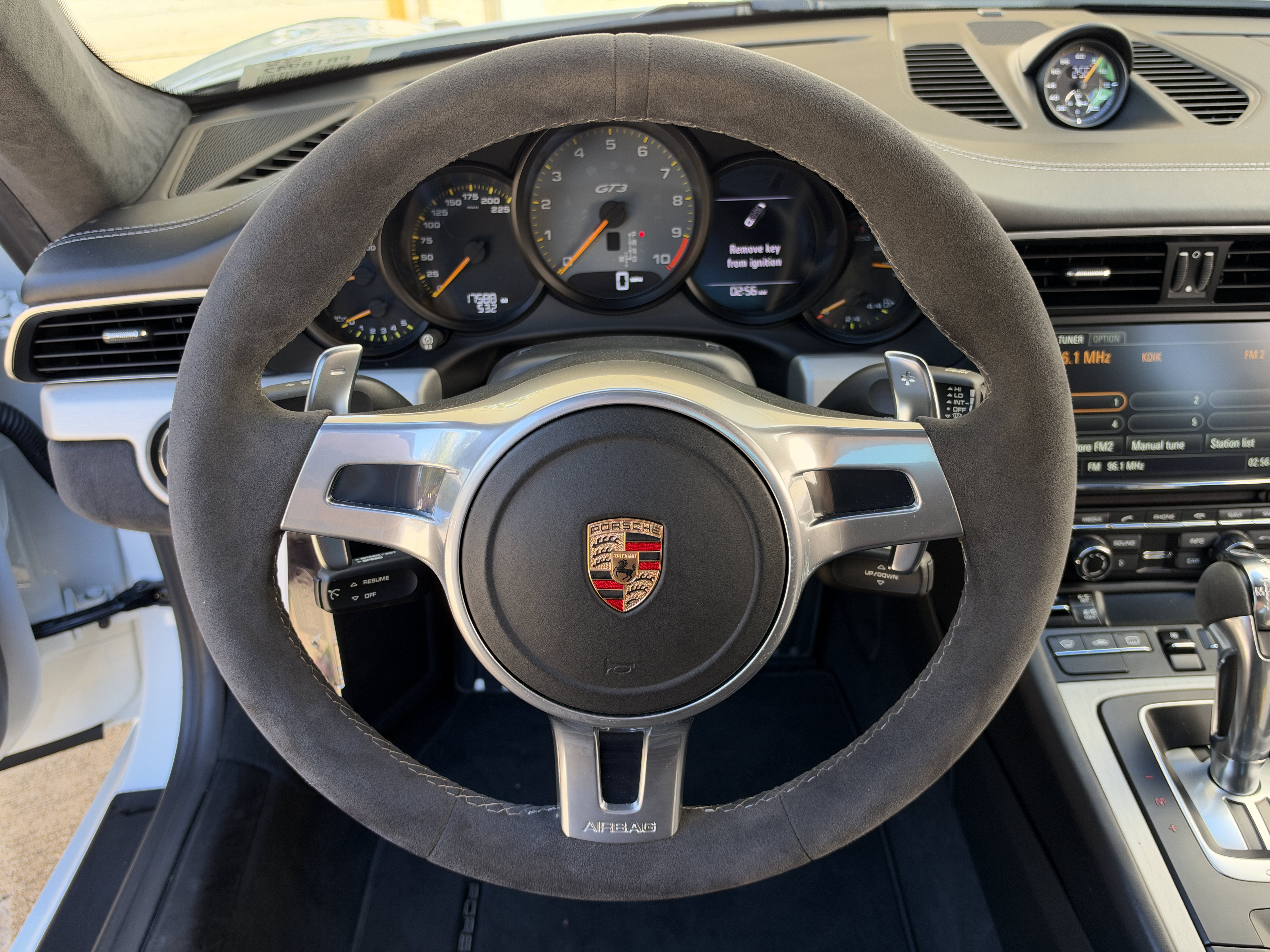 Used 2018  Porsche 4 image 15
