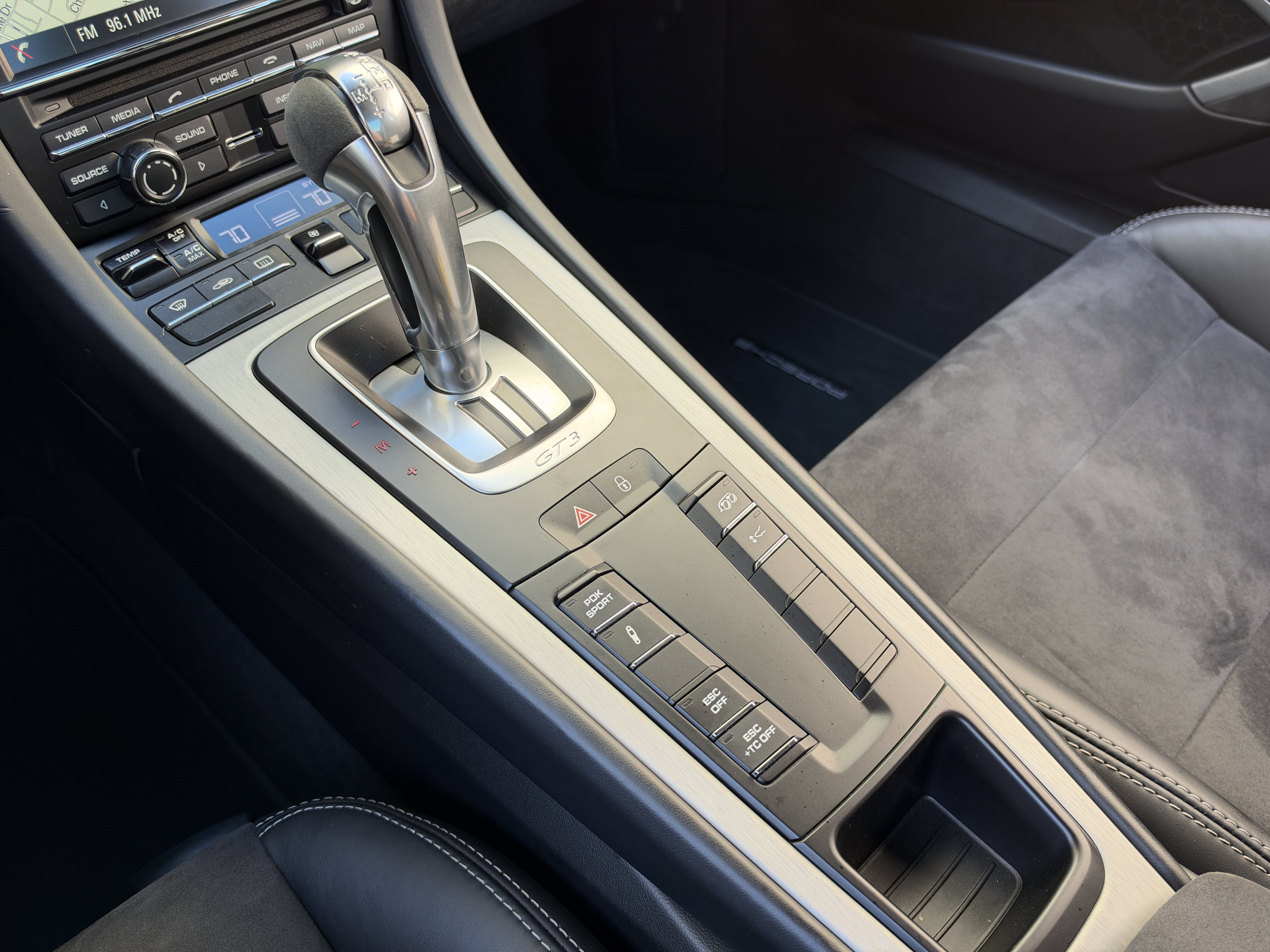 Used 2018  Porsche 4 image 26