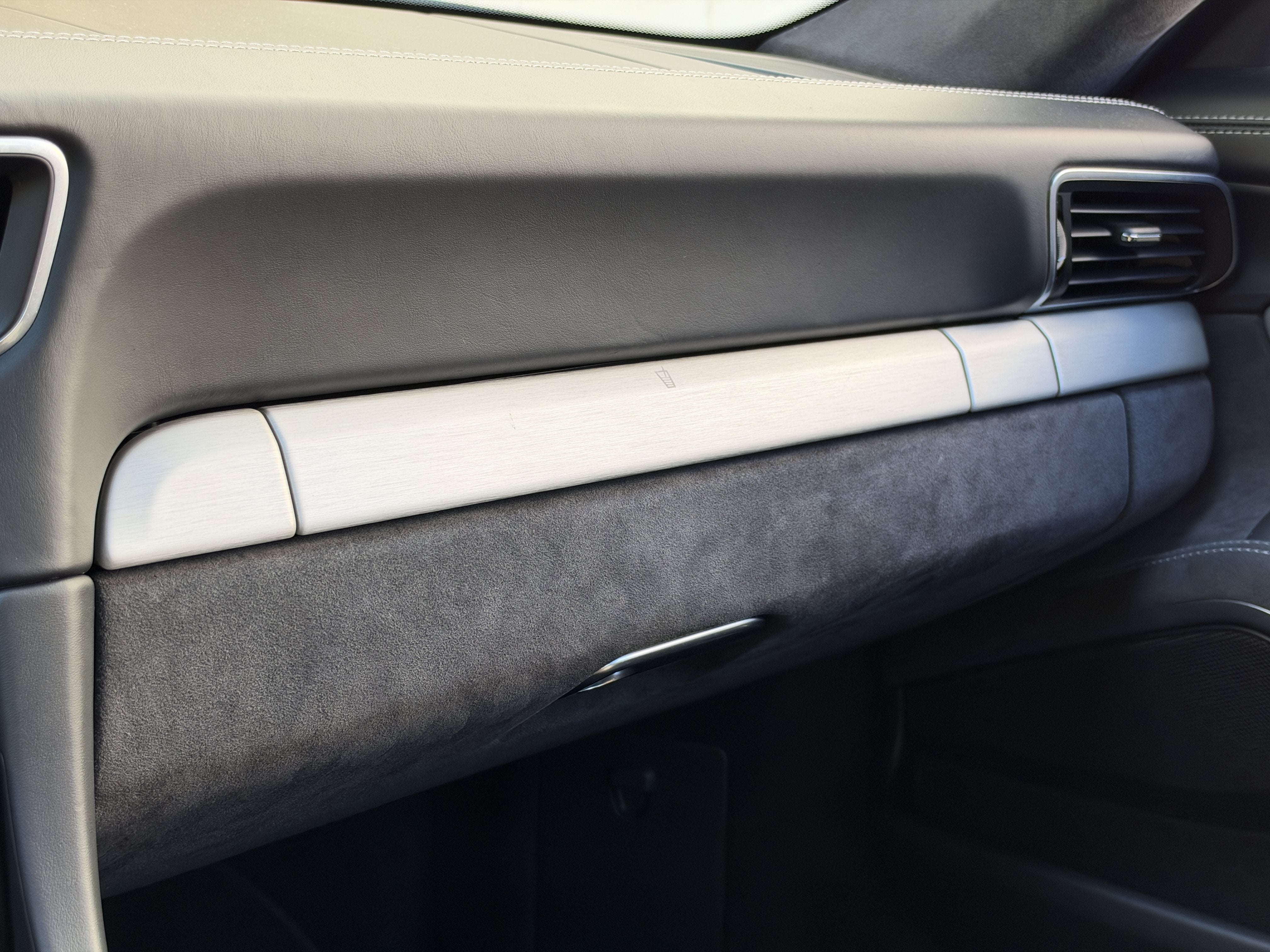 Used 2018  Porsche 4 image 27