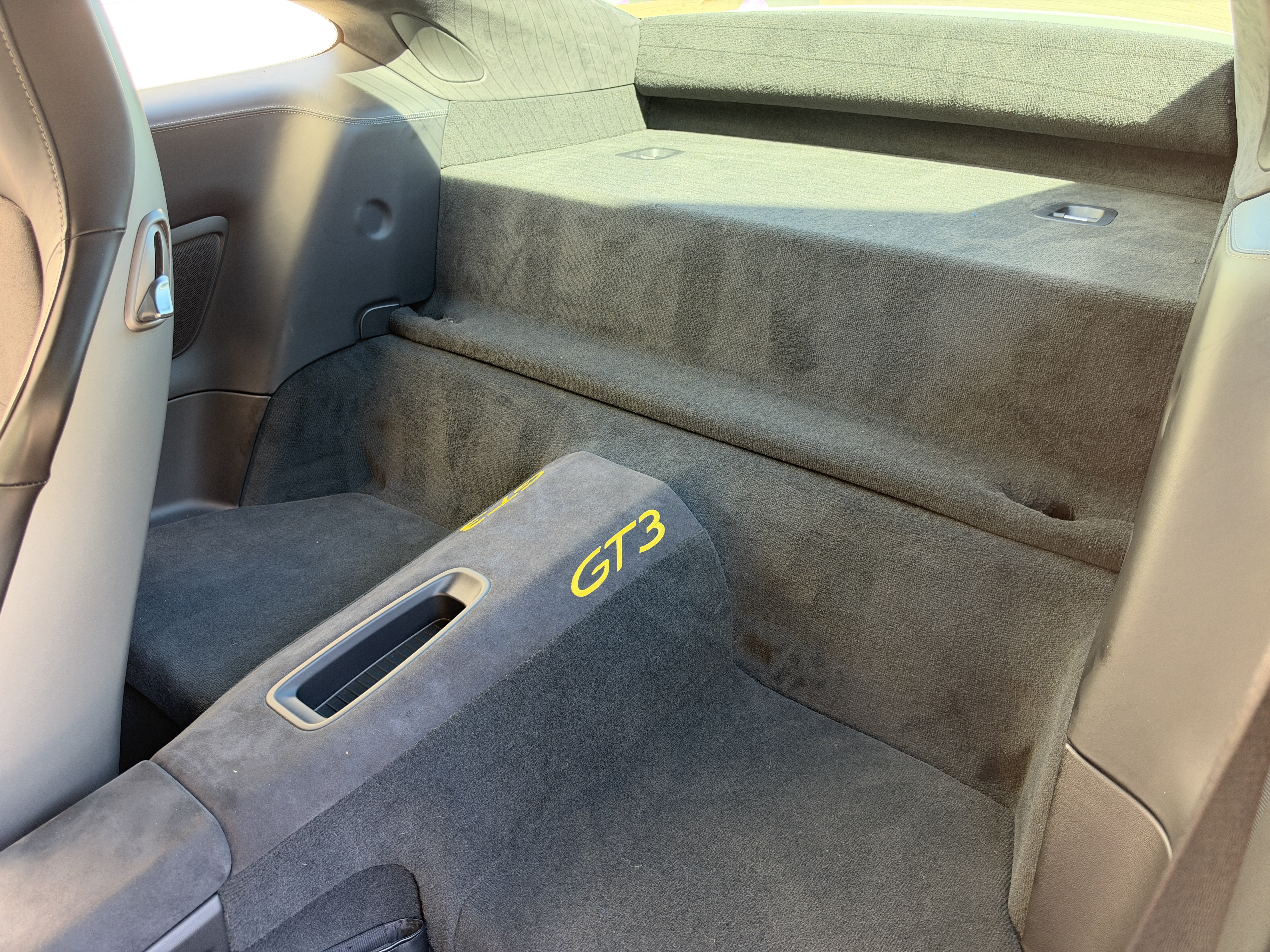Used 2018  Porsche 4 image 31