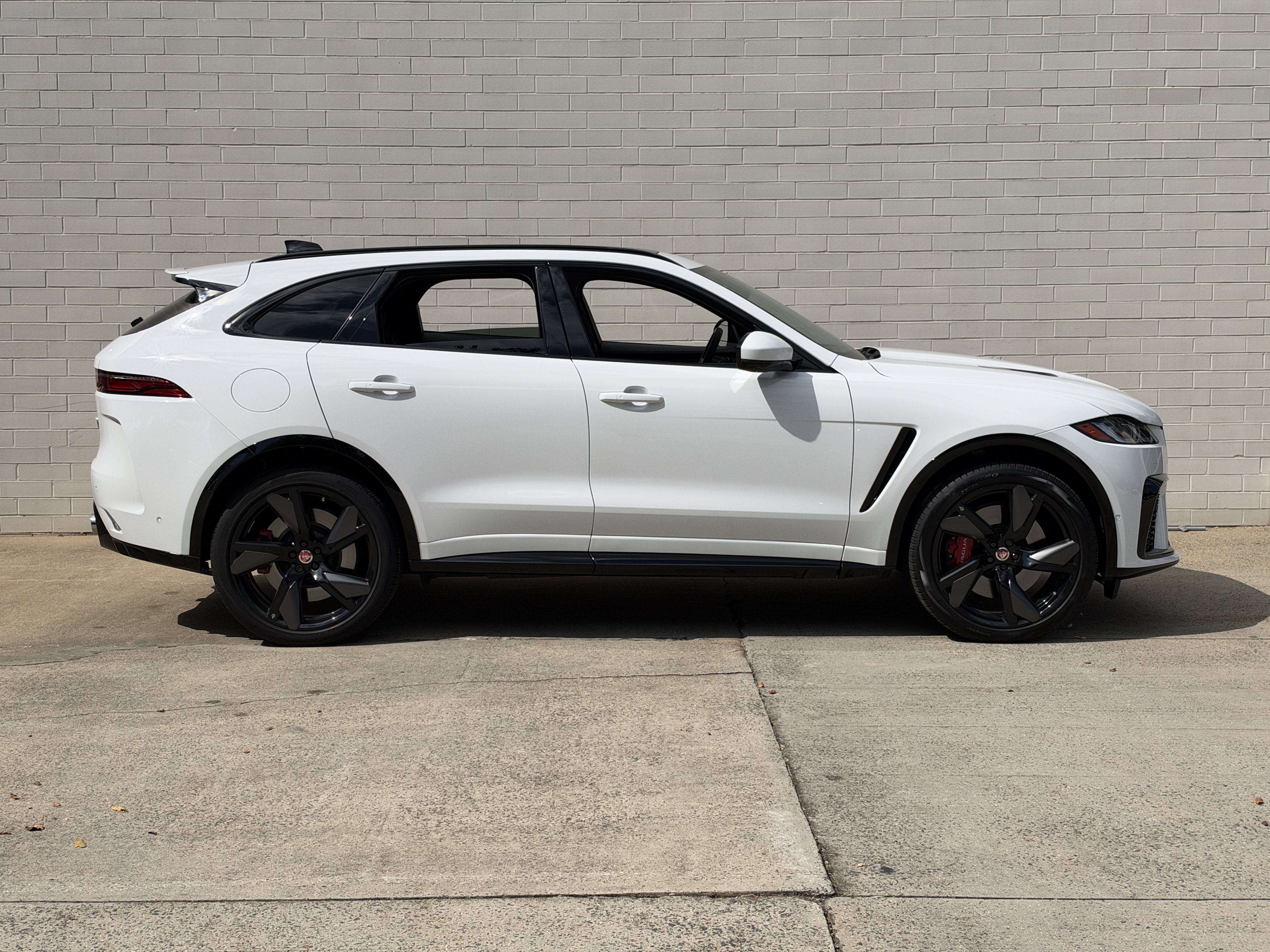 Used 2022 Fuji White Jaguar SVR image 2