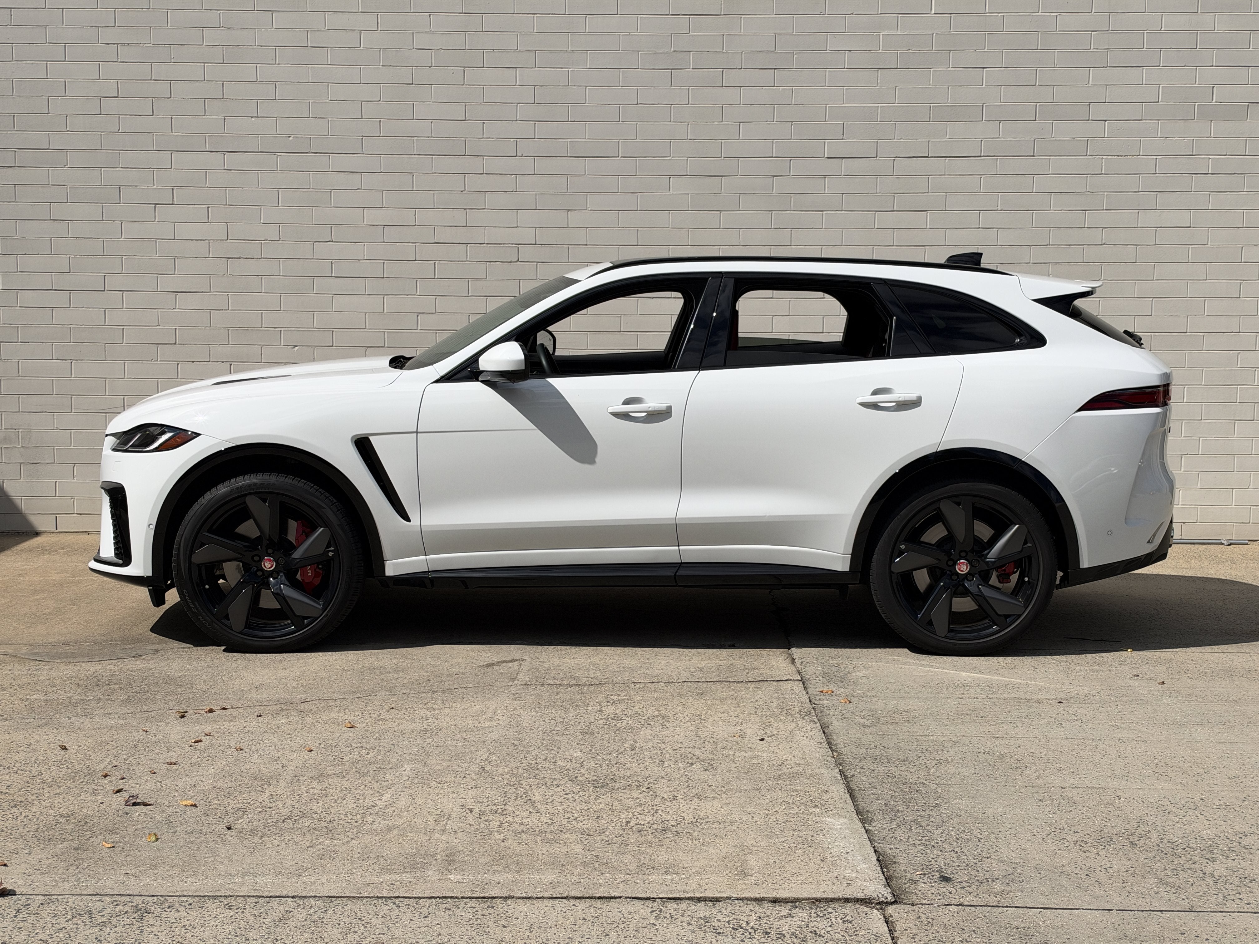 Used 2022 Fuji White Jaguar SVR image 6